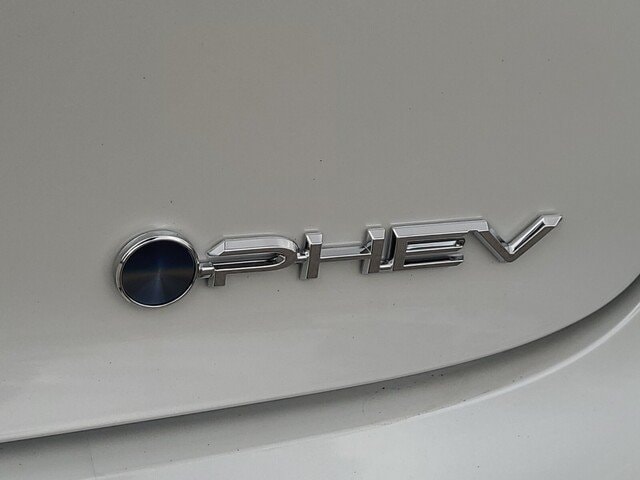 2026 Toyota Prius Plug-in Hybrid XSE - Photo 34