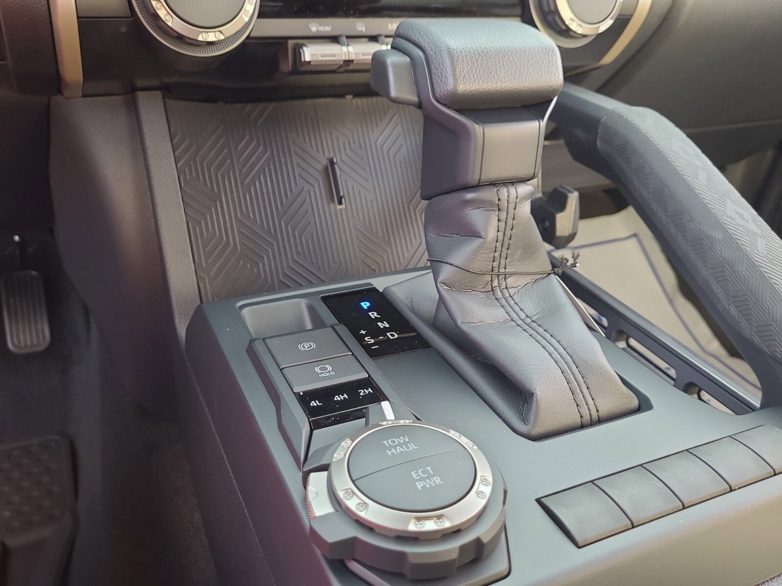 2026 Toyota Tacoma SR5 - Photo 16