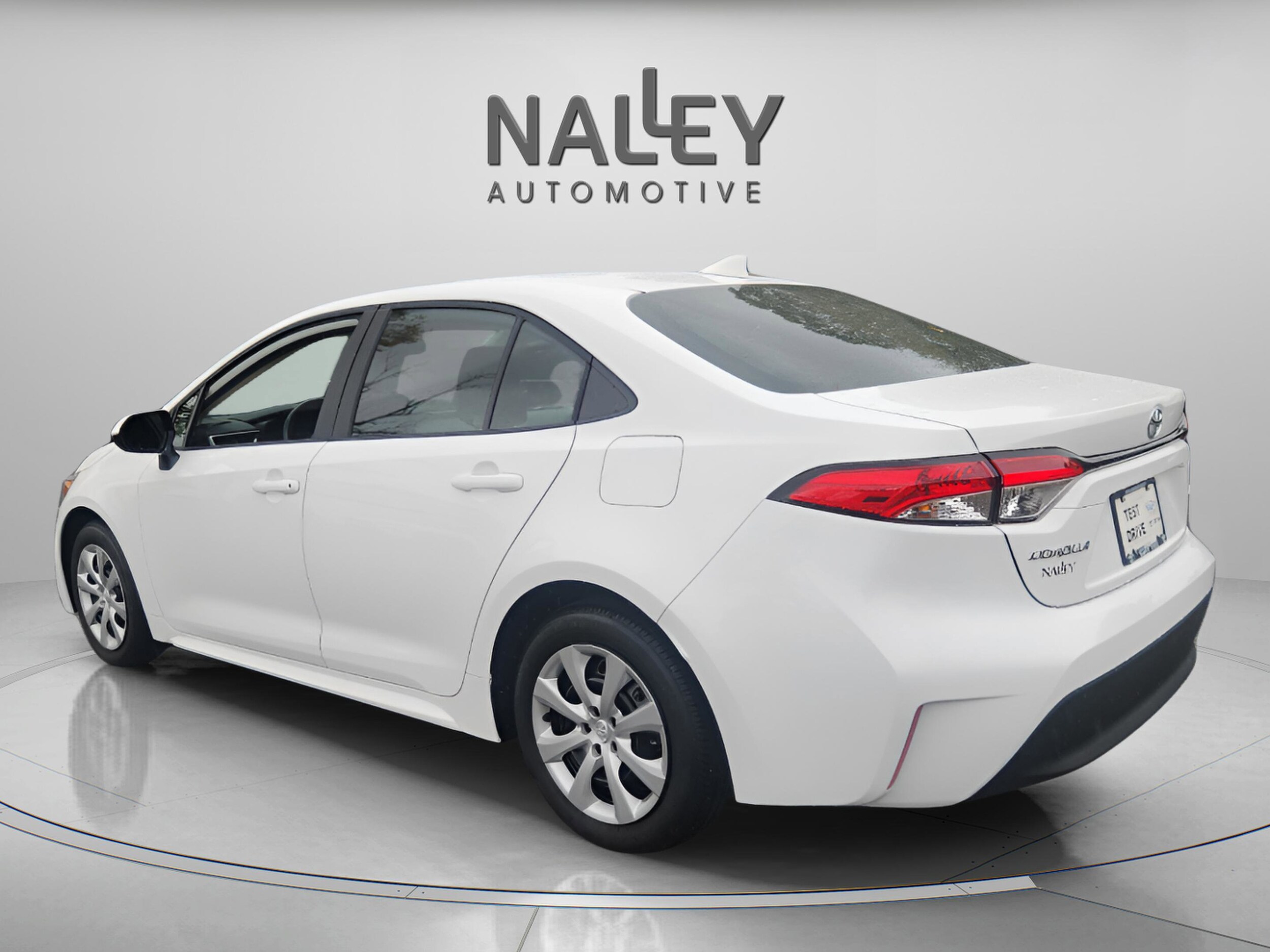 2025 Toyota Corolla LE photo 3