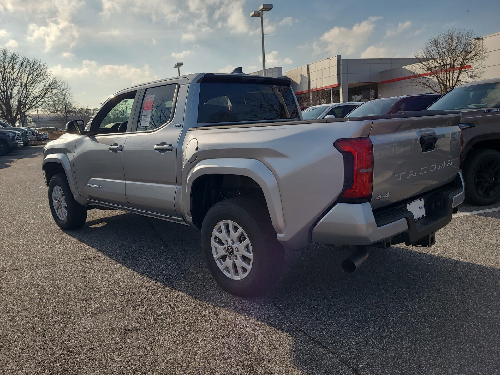 2026 Toyota Tacoma SR5 - Photo 7