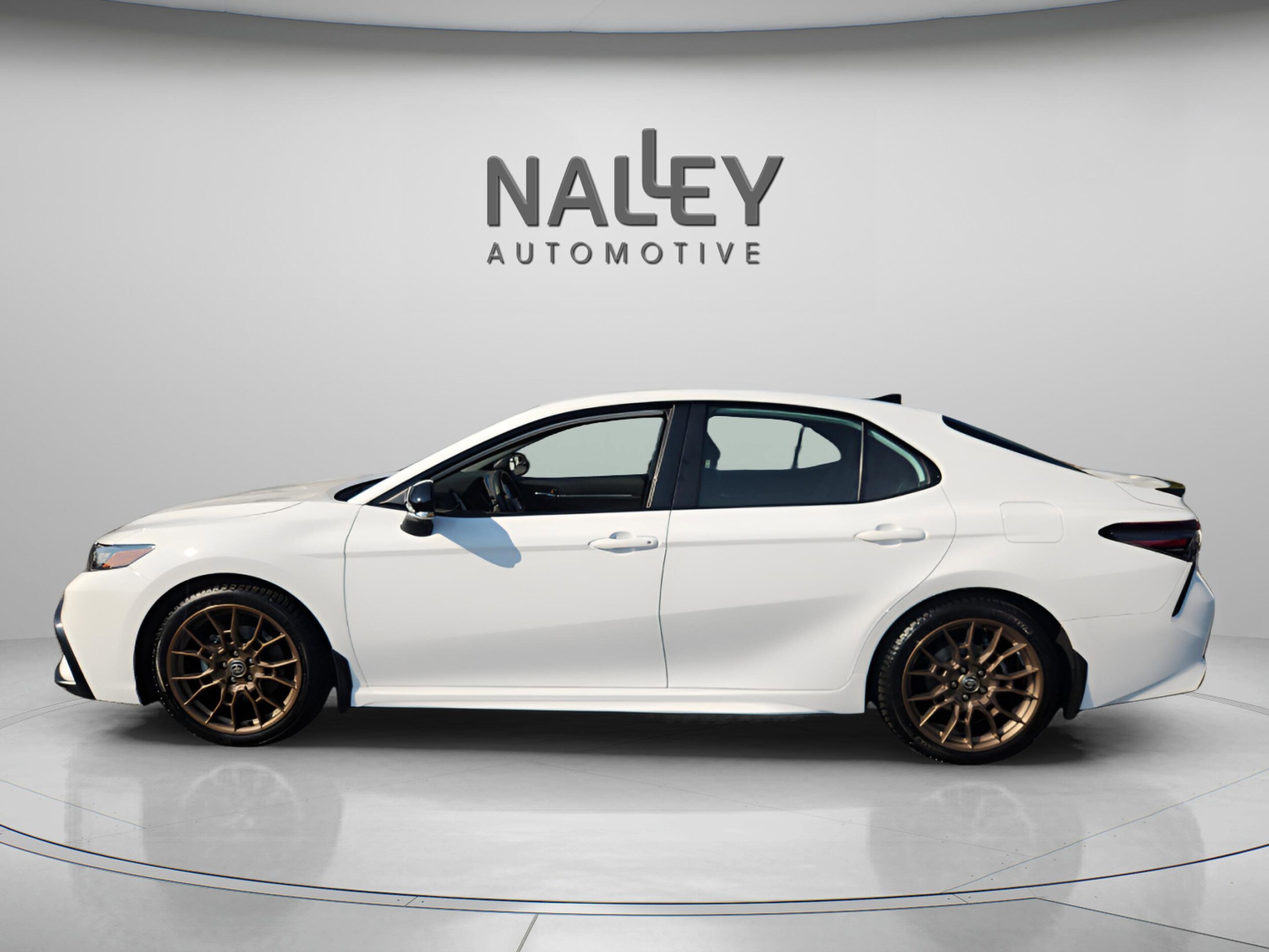 2023 Toyota Camry Hybrid SE photo 2