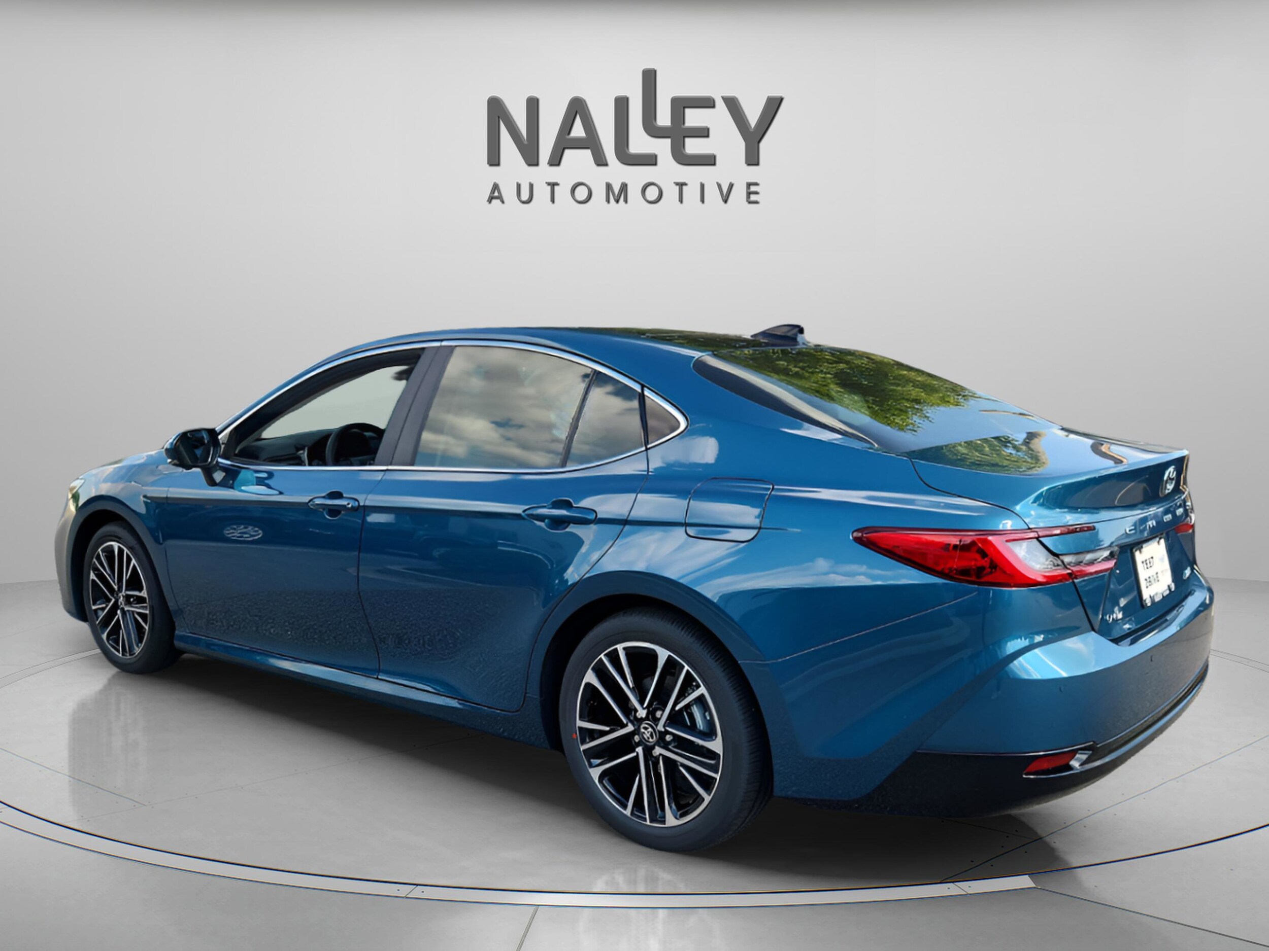 2025 Toyota Camry XLE photo 3