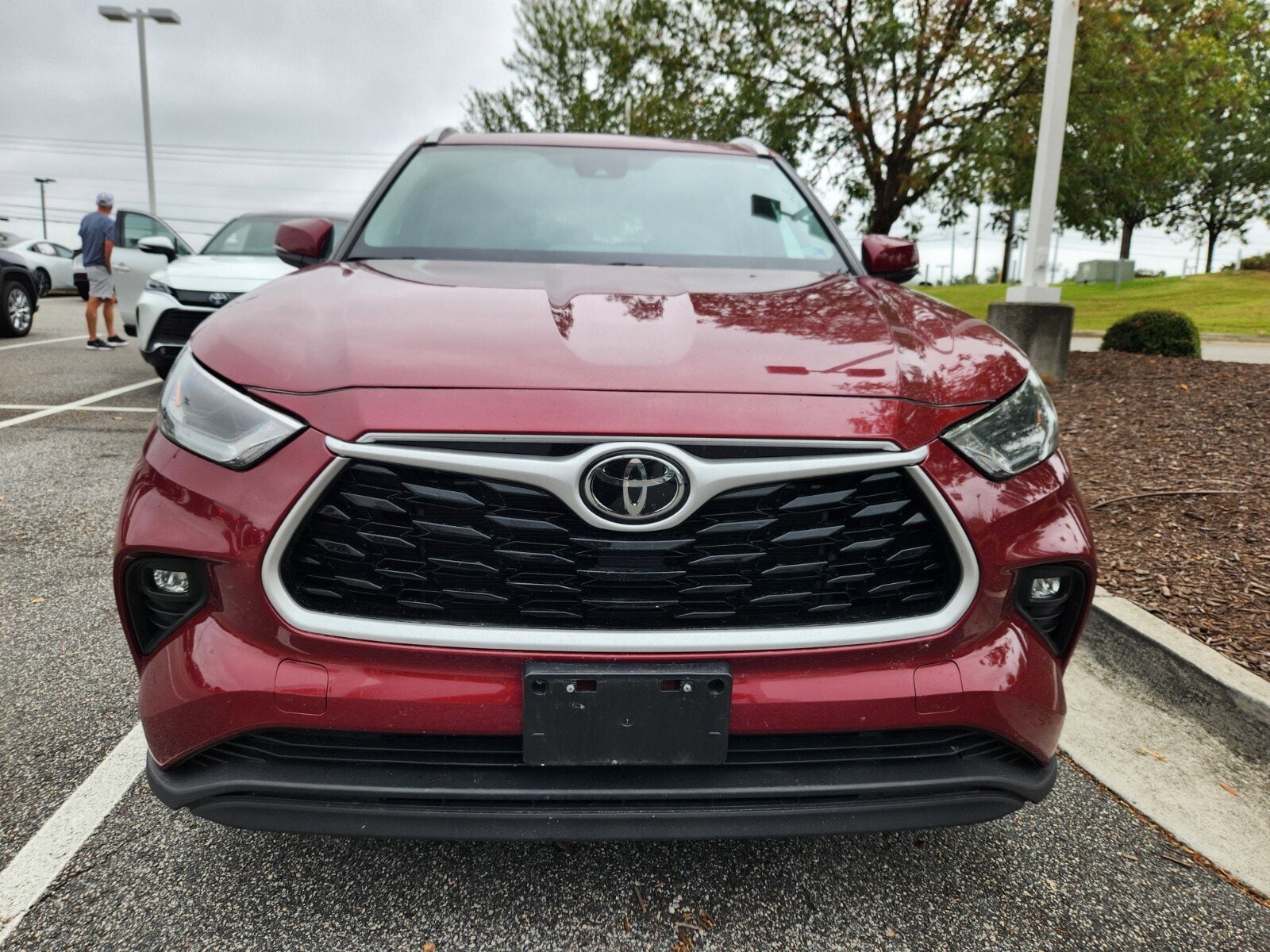 Used 2023 Toyota Highlander XLE with VIN 5TDKDRAH0PS004045 for sale in Roswell, GA