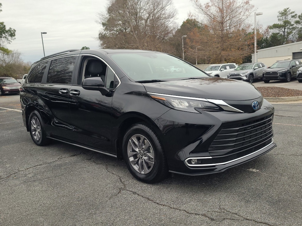 Certified 2024 Toyota Sienna XLE Van Passenger Van