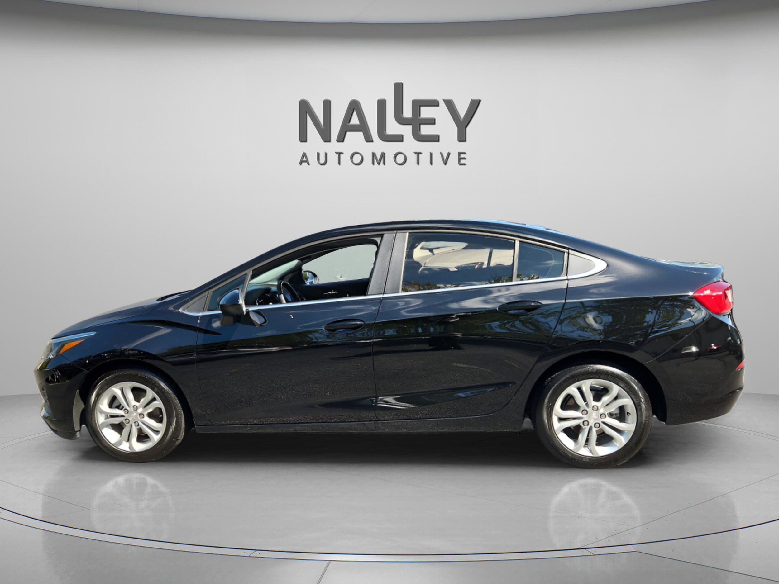 2019 Chevrolet Cruze LT photo 2