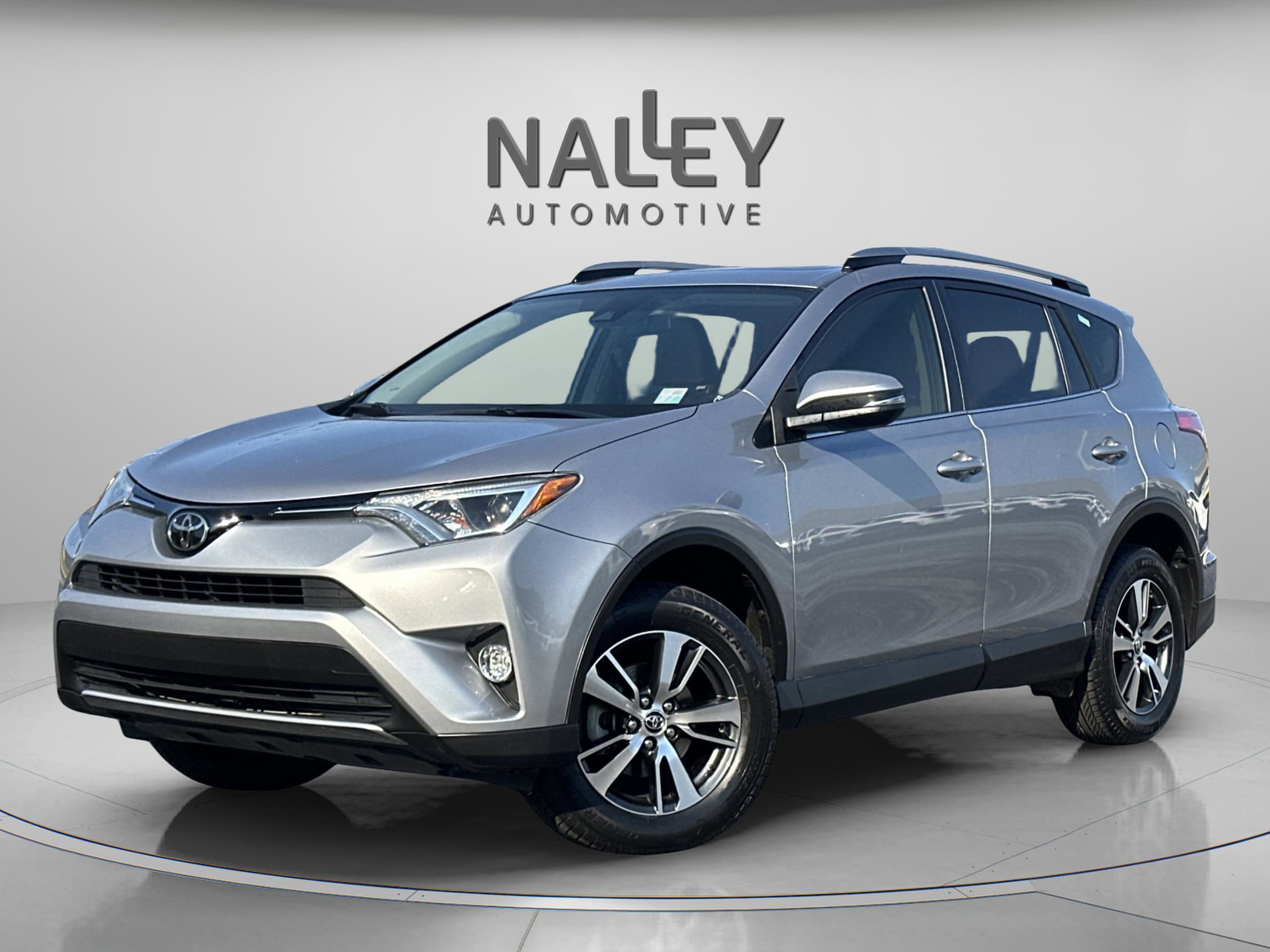 2018 Toyota RAV4 XLE's photo