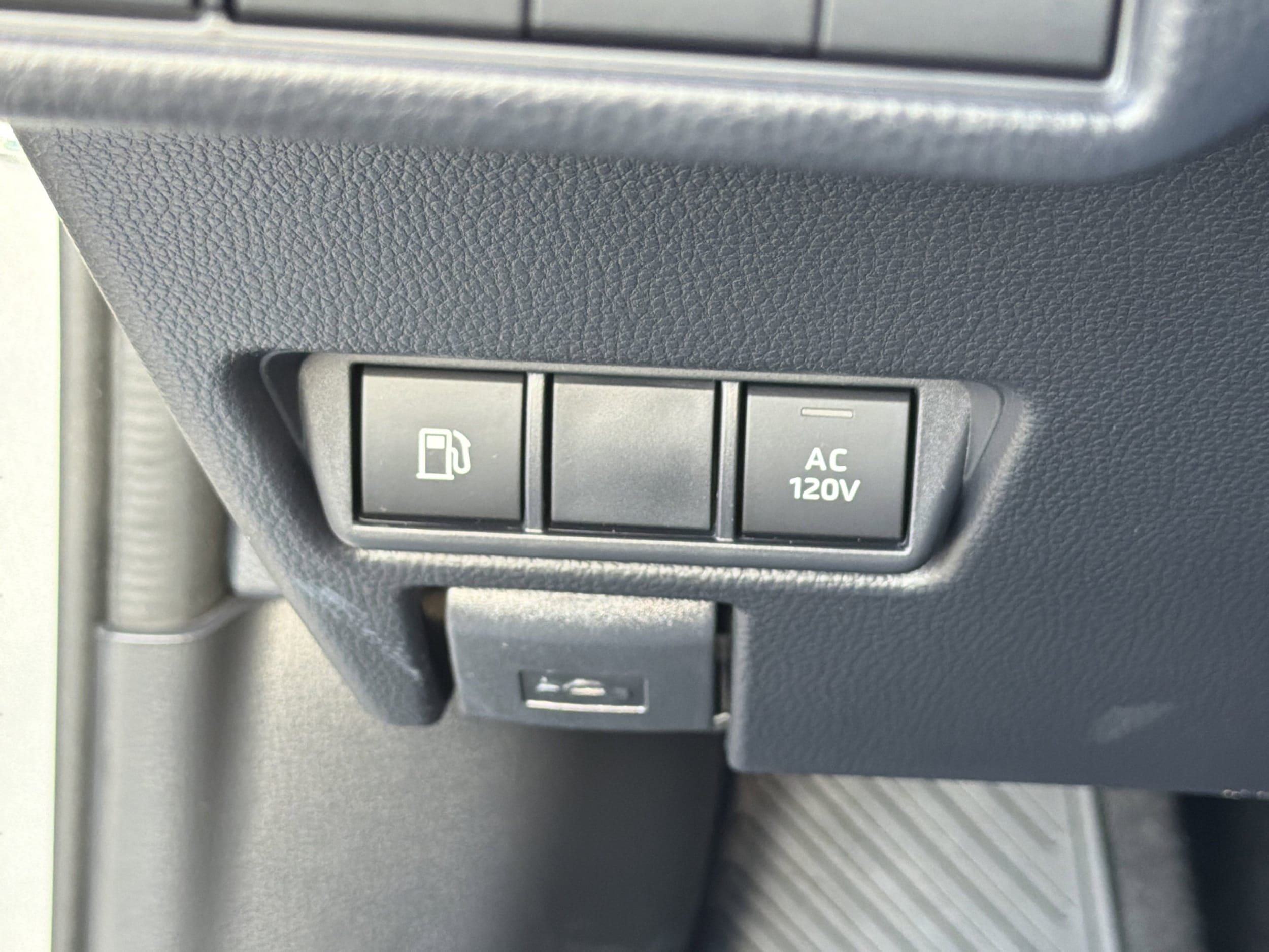 2026 Toyota Prius Plug-in Hybrid SE - Photo 22
