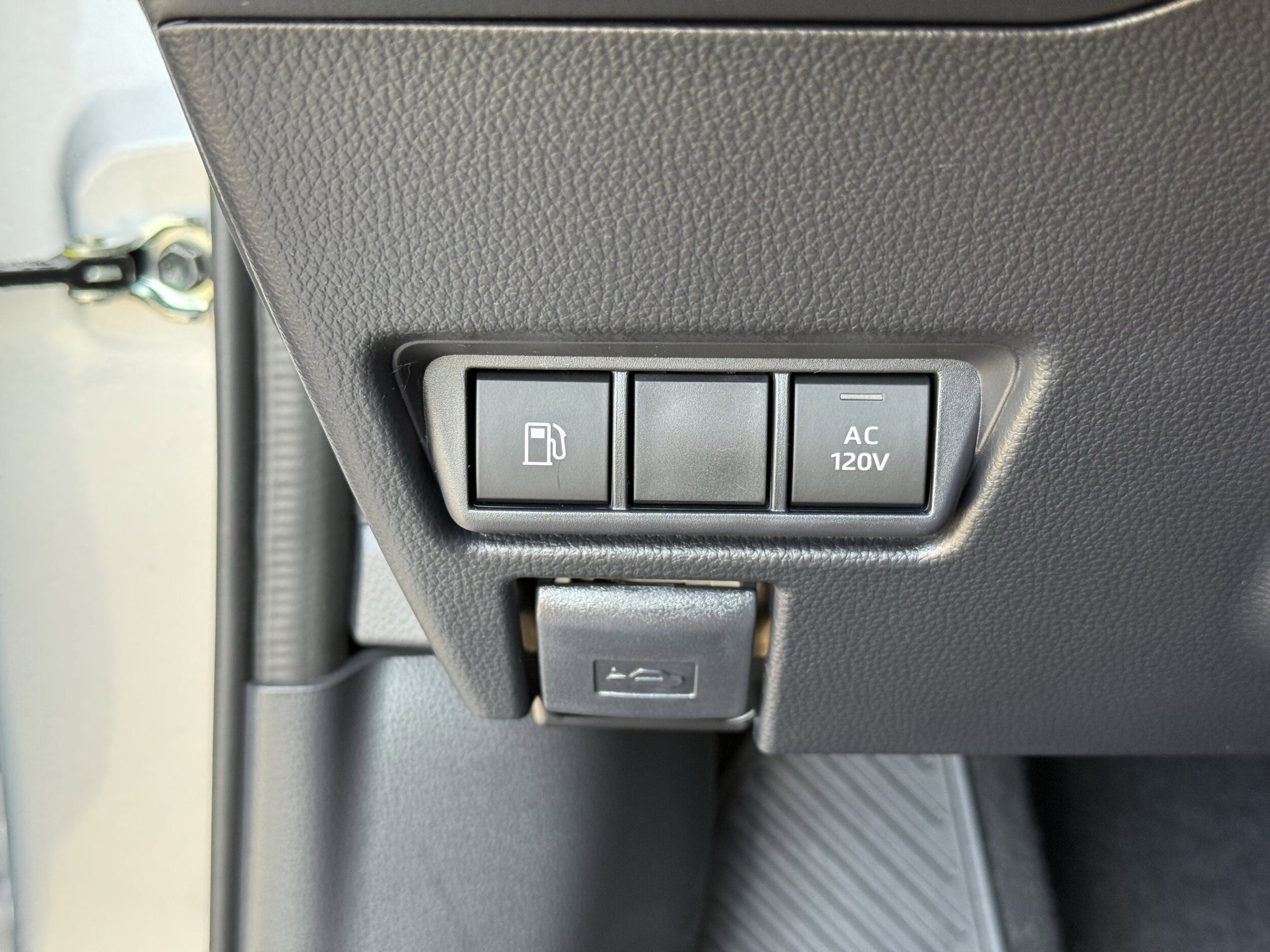 2026 Toyota Prius Plug-in Hybrid XSE - Photo 20