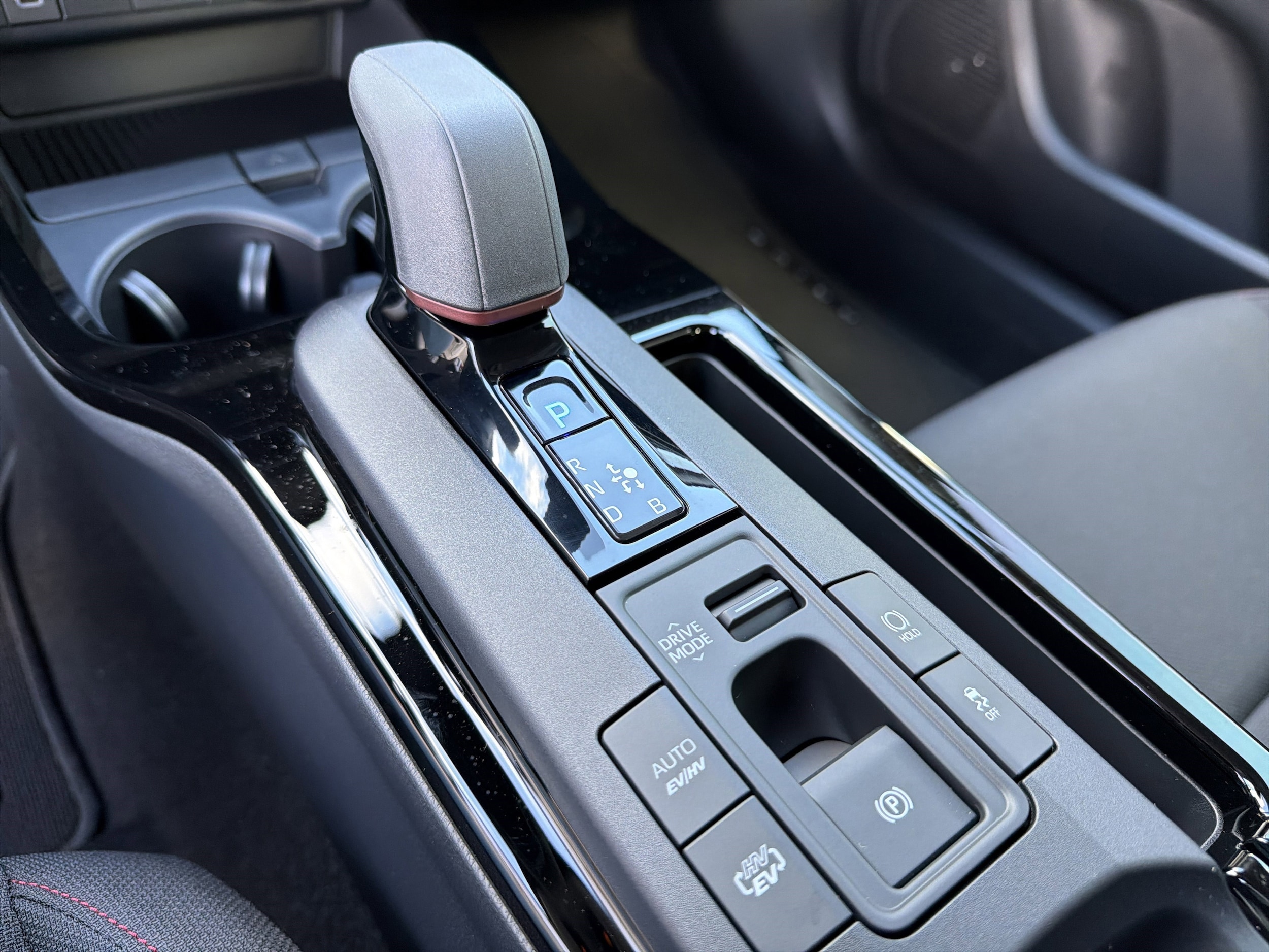 2026 Toyota Prius Plug-in Hybrid SE - Photo 27