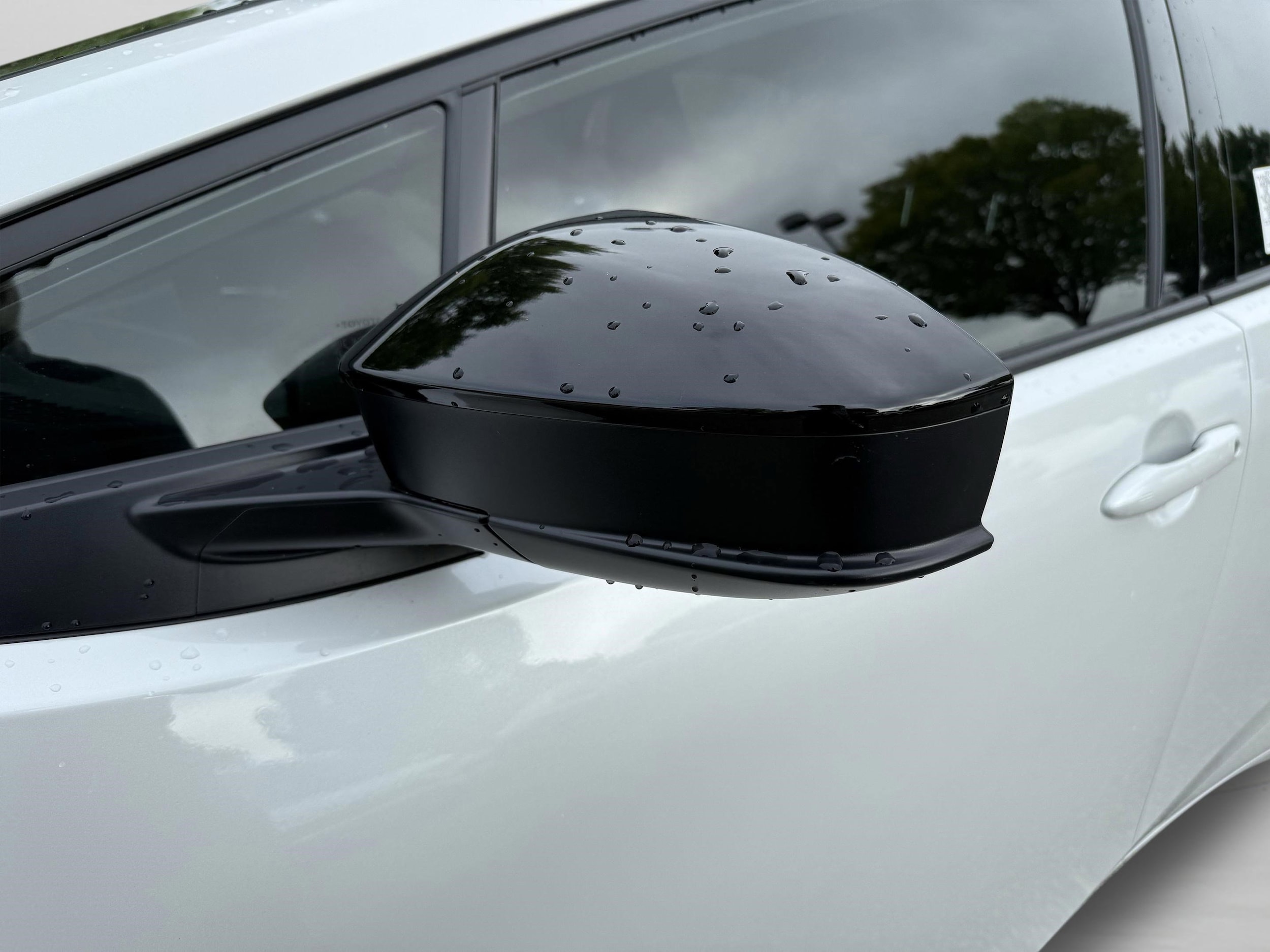 2025 Toyota Prius XSE - Photo 29