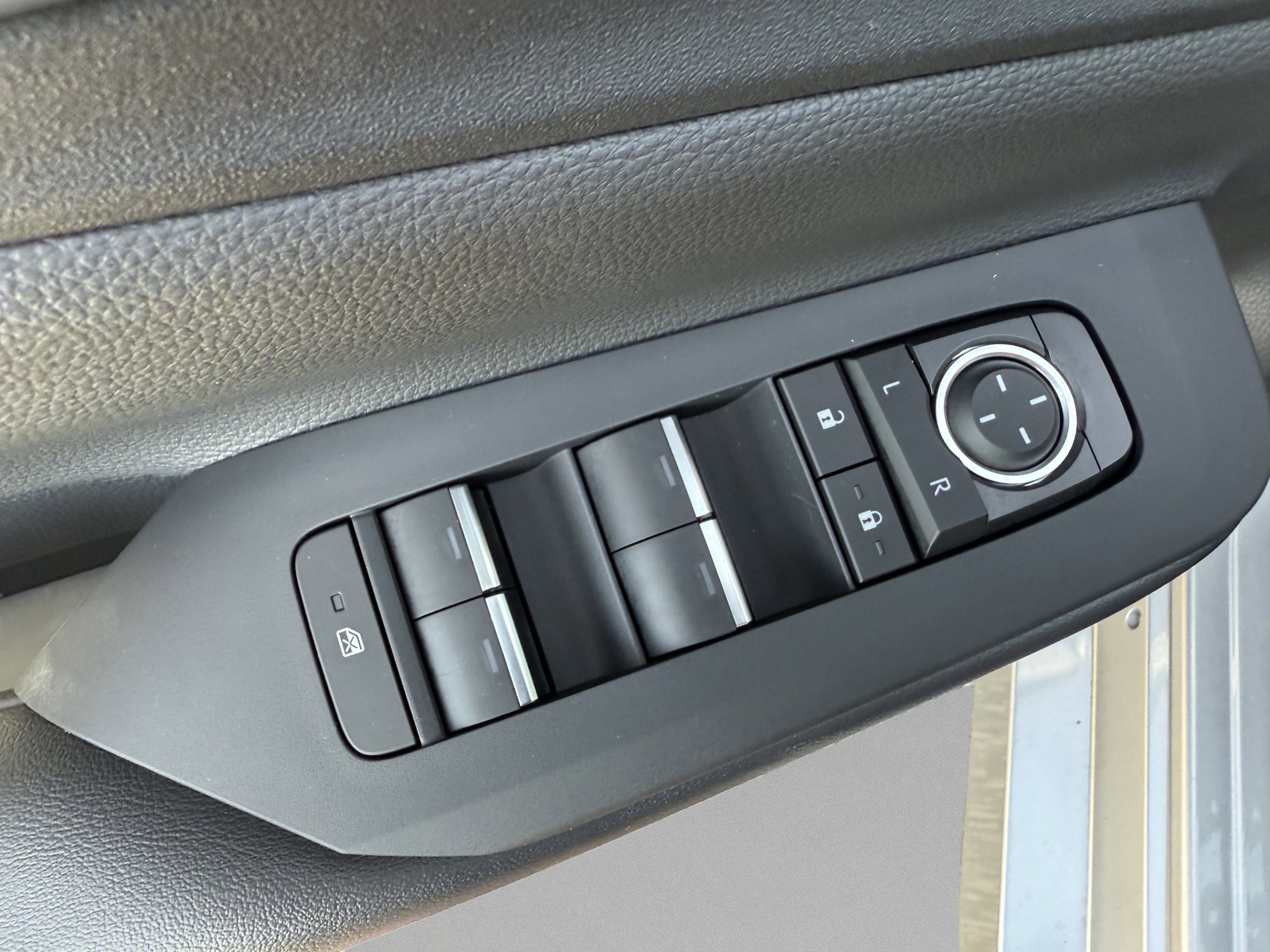 2026 Toyota Prius Plug-in Hybrid XSE - Photo 21