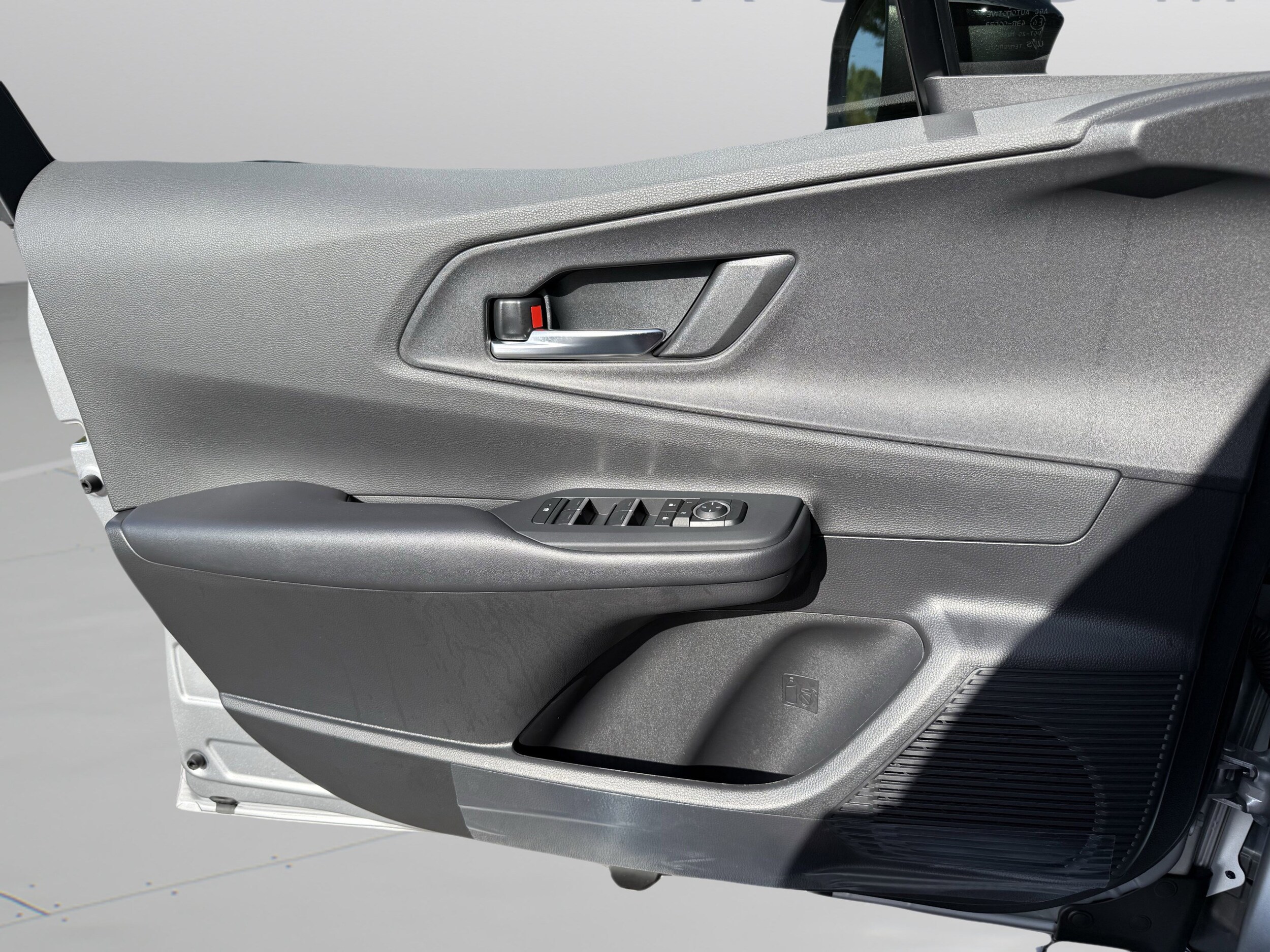 2026 Toyota Prius Plug-in Hybrid XSE - Photo 27