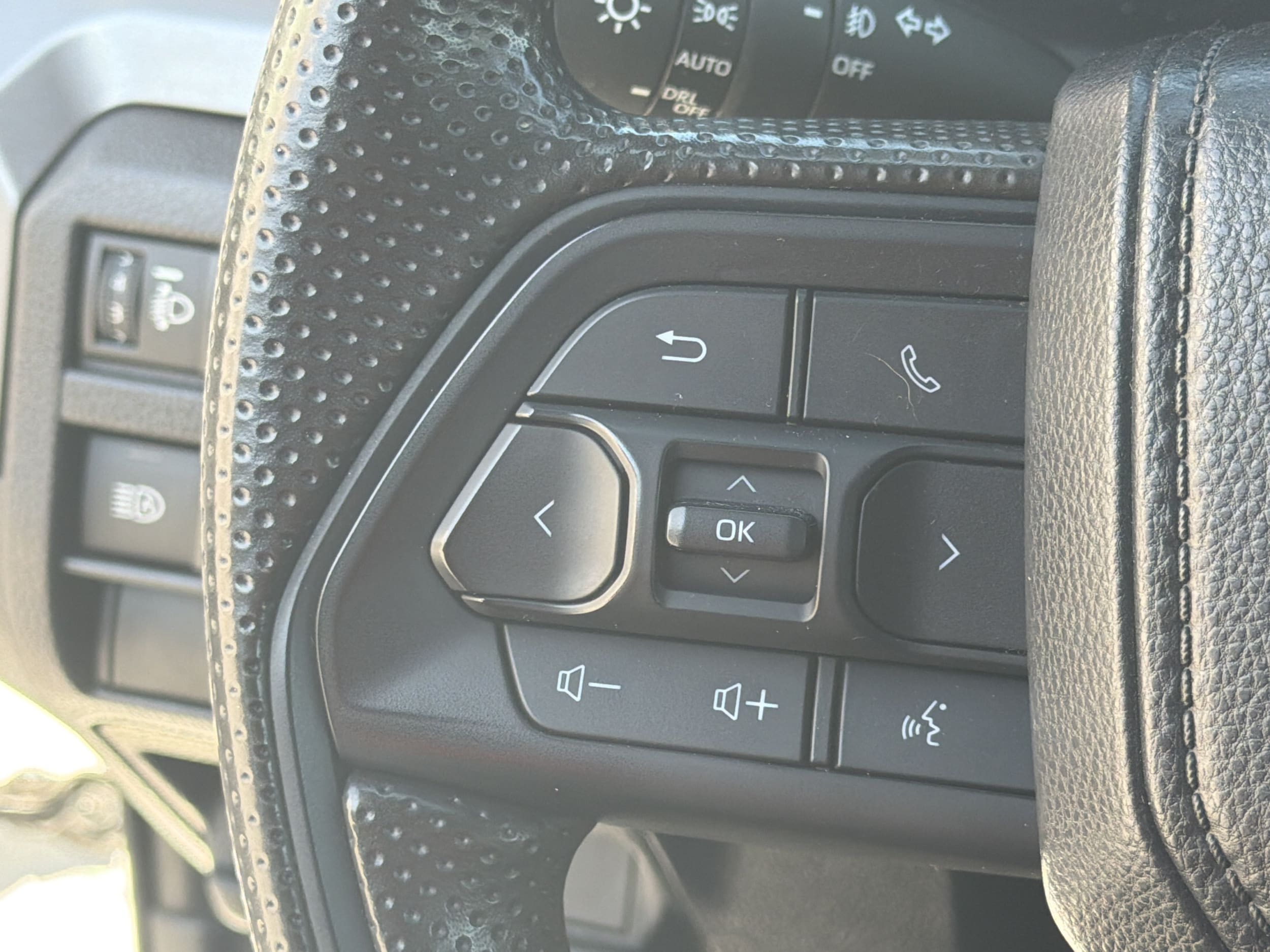 2024 Toyota Tacoma SR5 - Photo 11