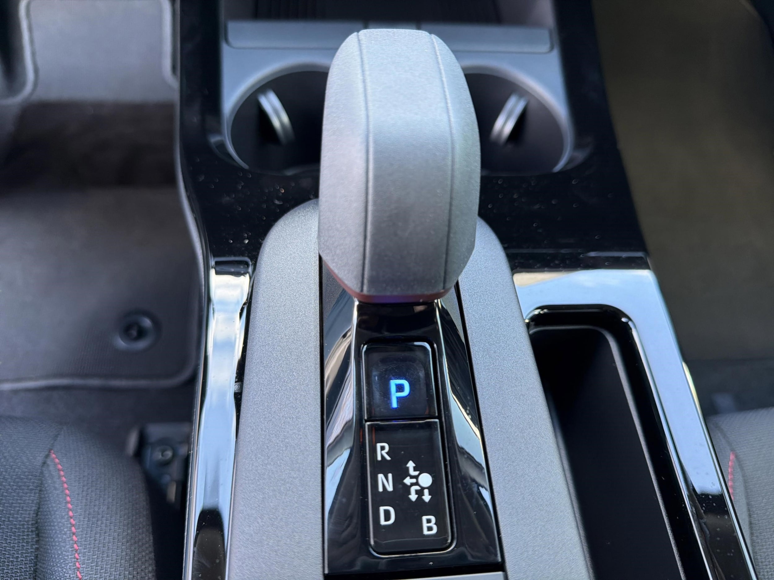 2026 Toyota Prius Plug-in Hybrid SE - Photo 15