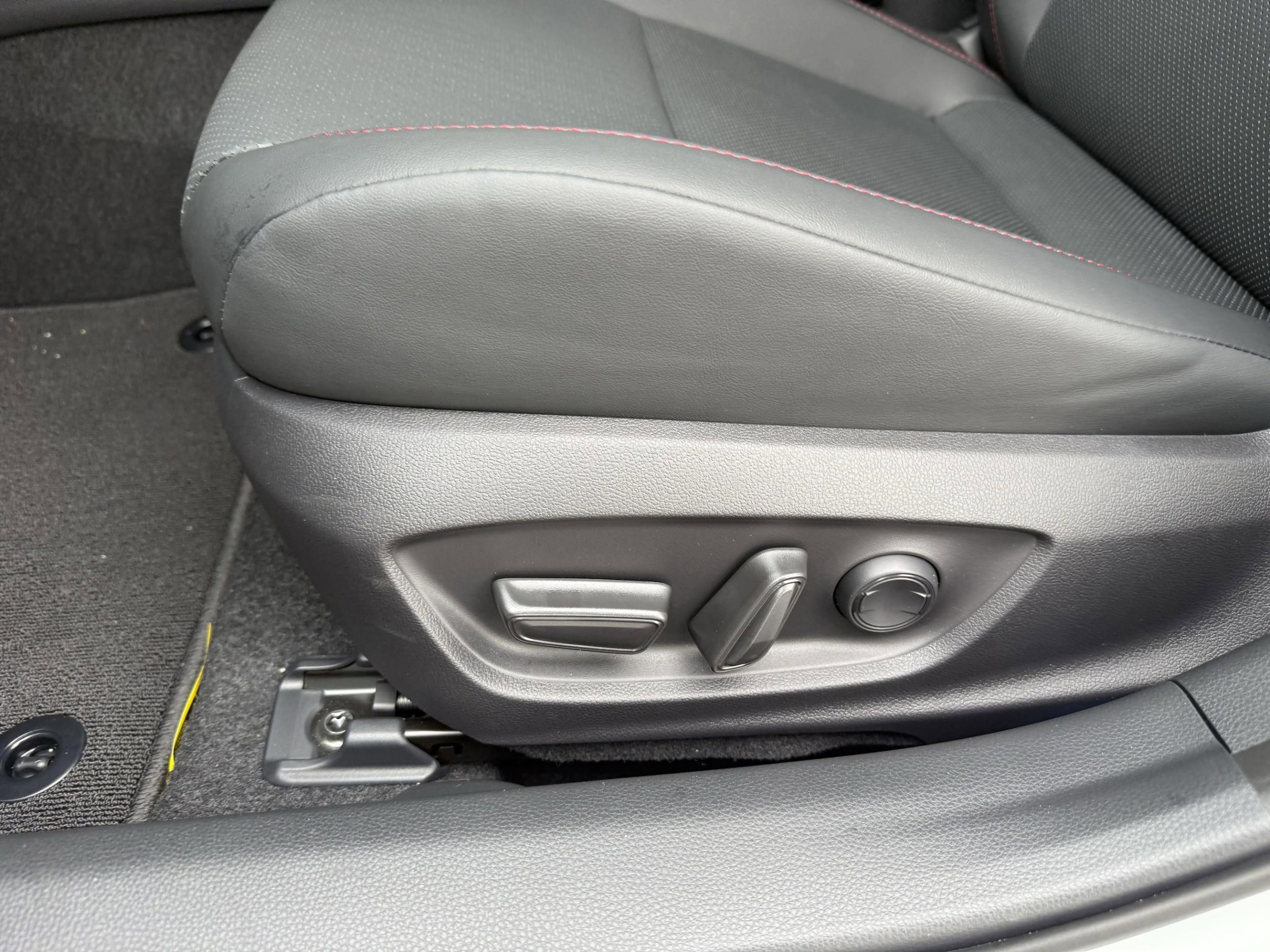2025 Toyota Prius XSE - Photo 23
