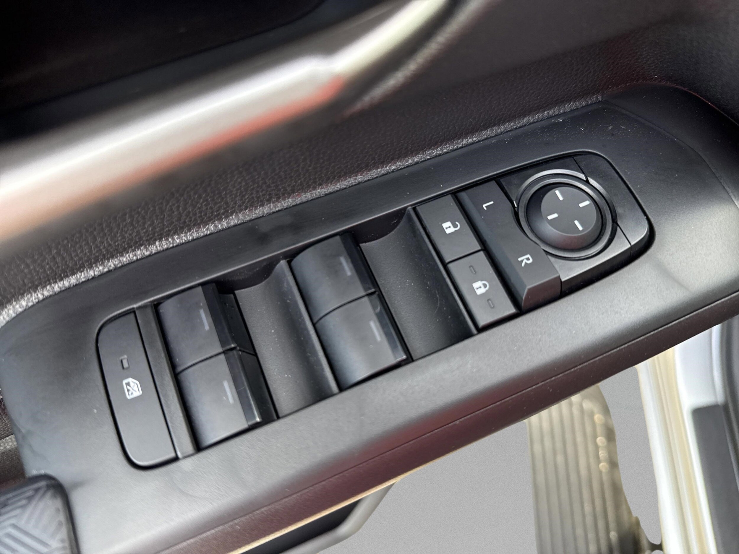 2025 Toyota Tacoma Limited - Photo 29