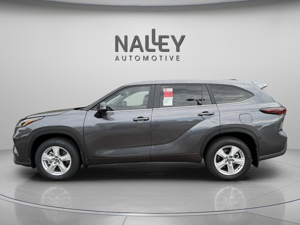 Used 2025 Toyota Highlander LE SUV