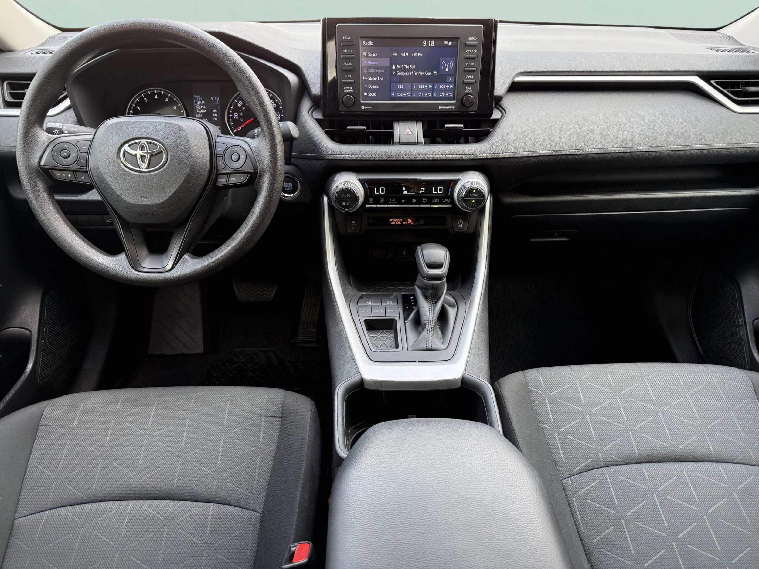 2022 Toyota RAV4 XLE photo 2