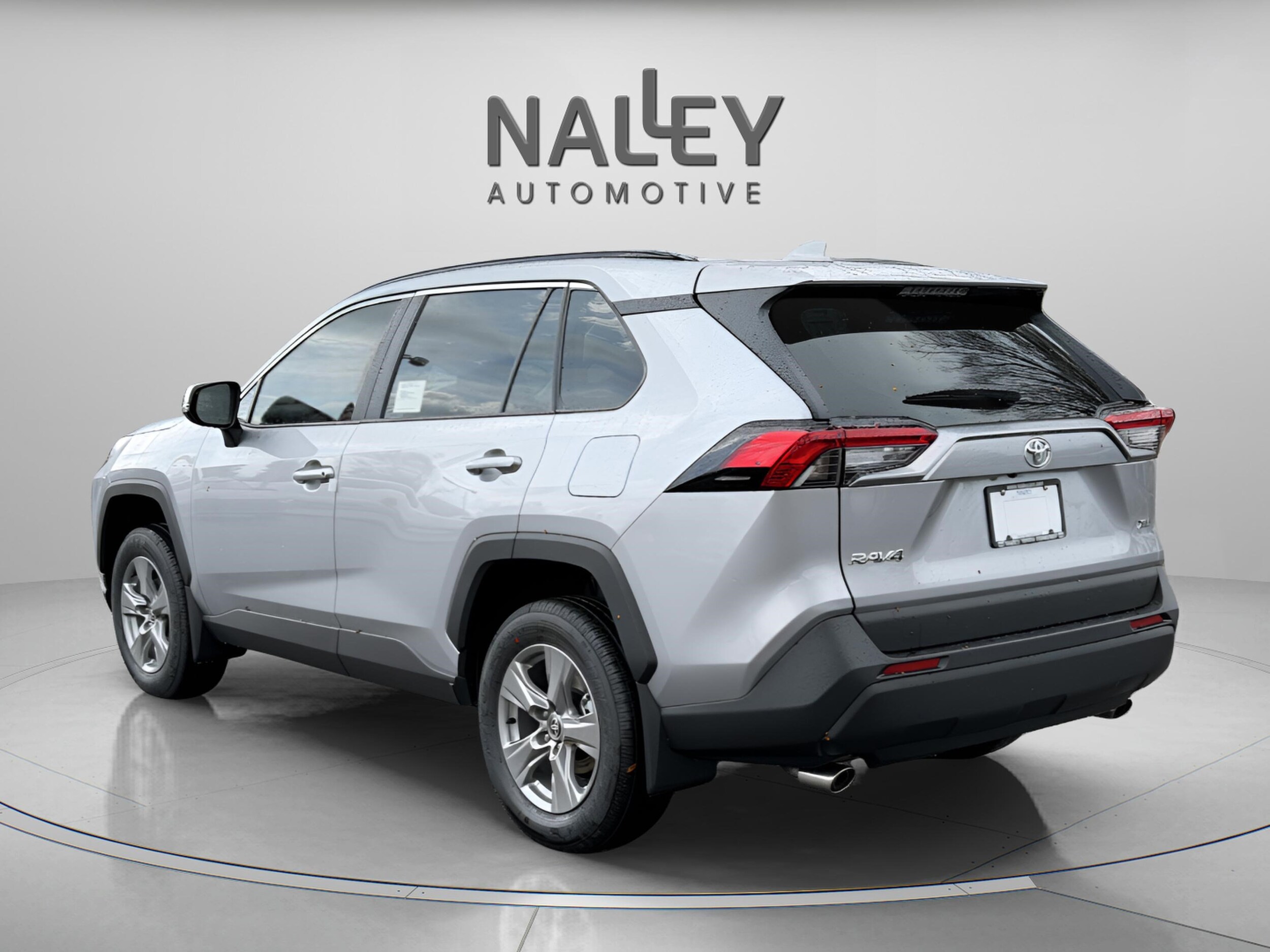 2025 Toyota RAV4 XLE photo 3