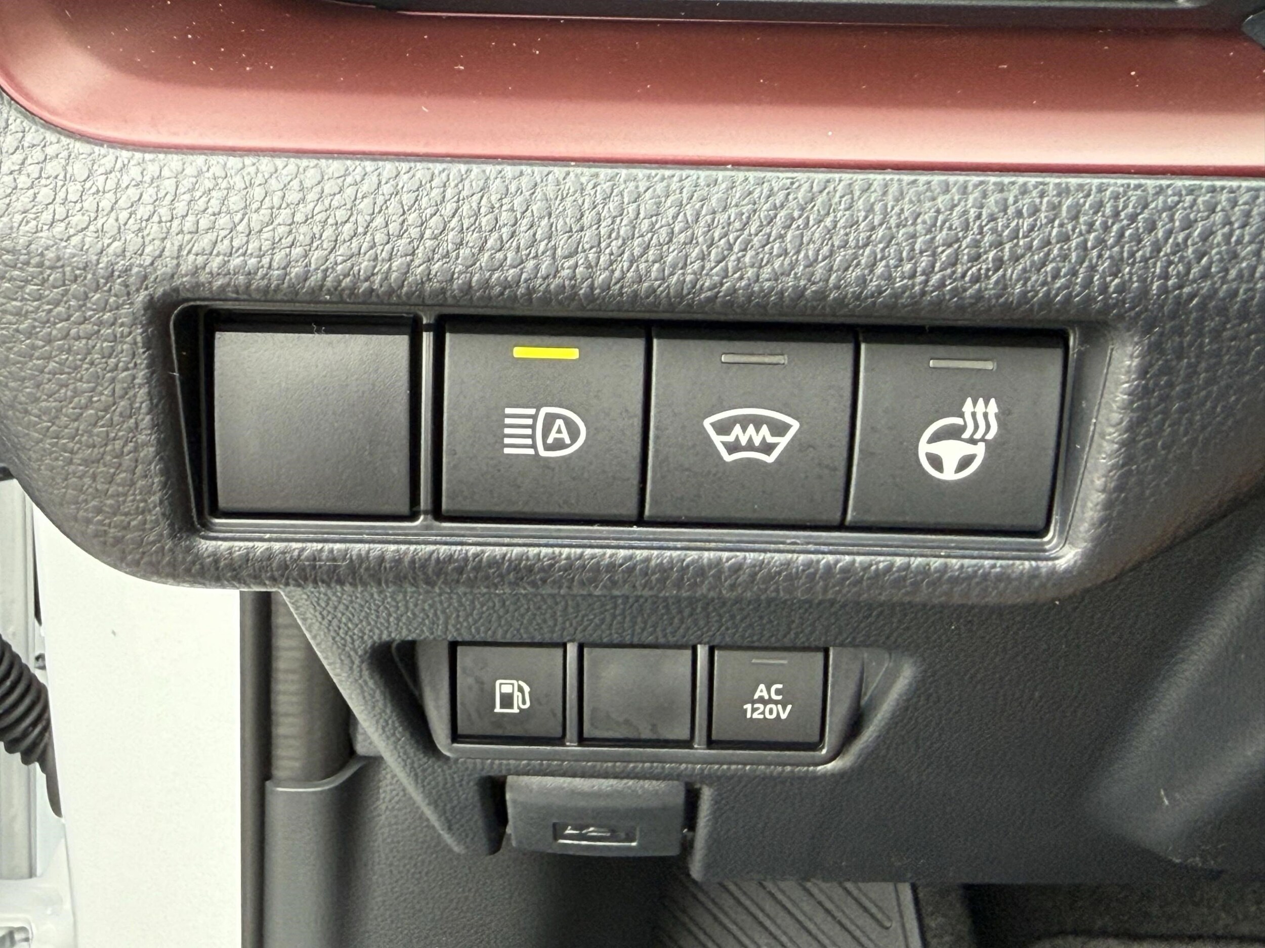 2025 Toyota Prius XSE - Photo 18