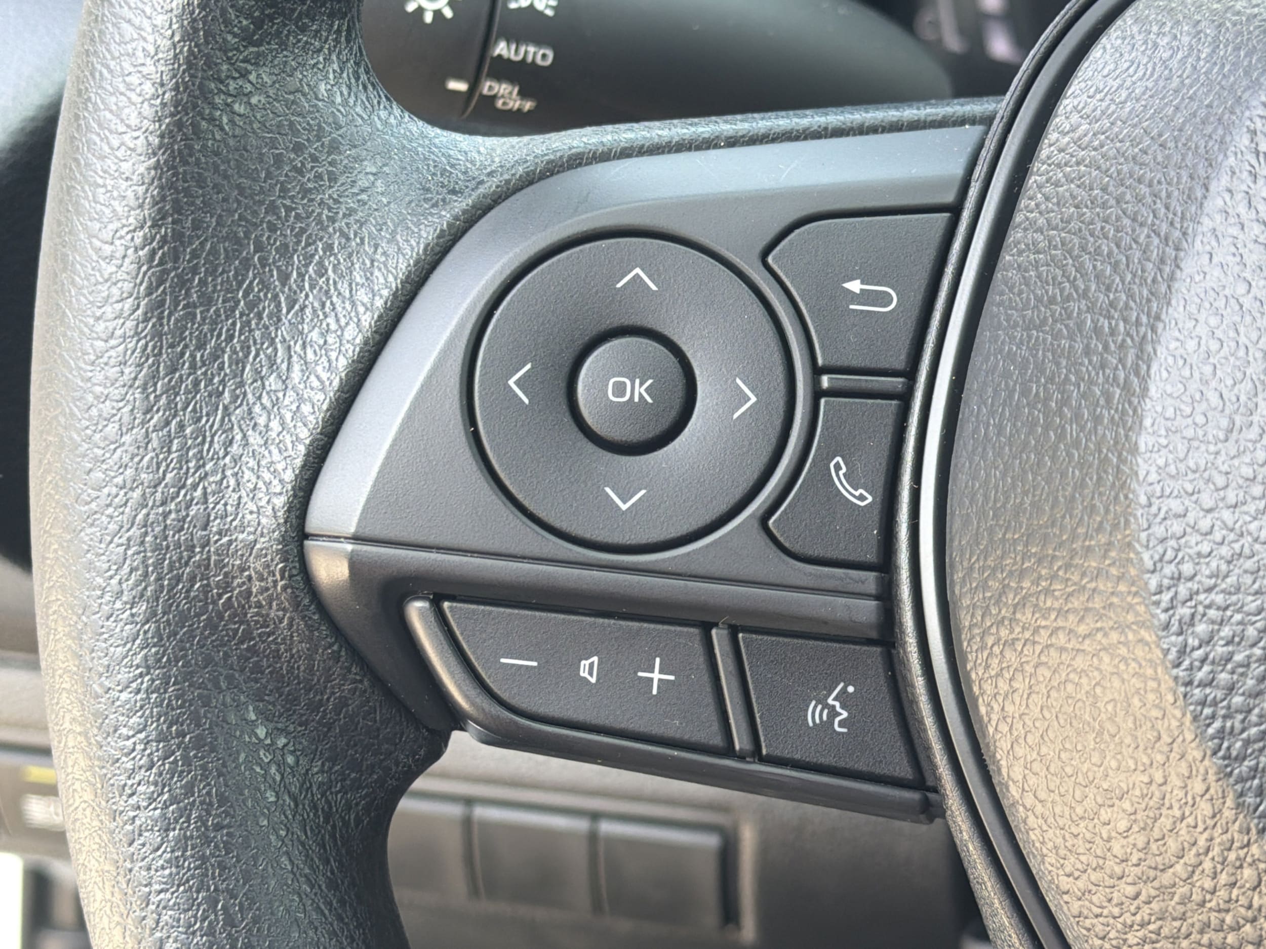 2026 Toyota Corolla LE - Photo 24