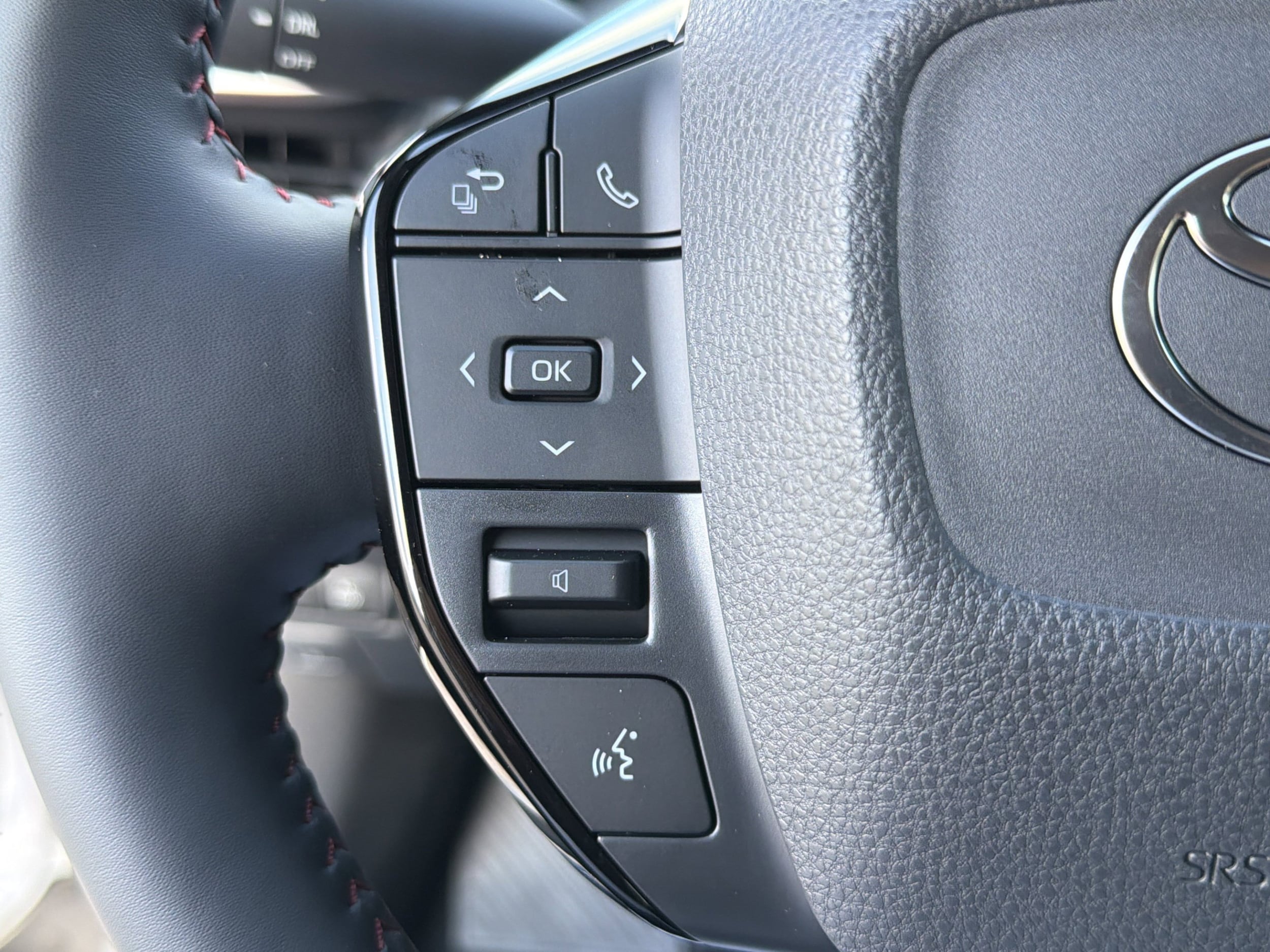 2026 Toyota Prius Plug-in Hybrid SE - Photo 18