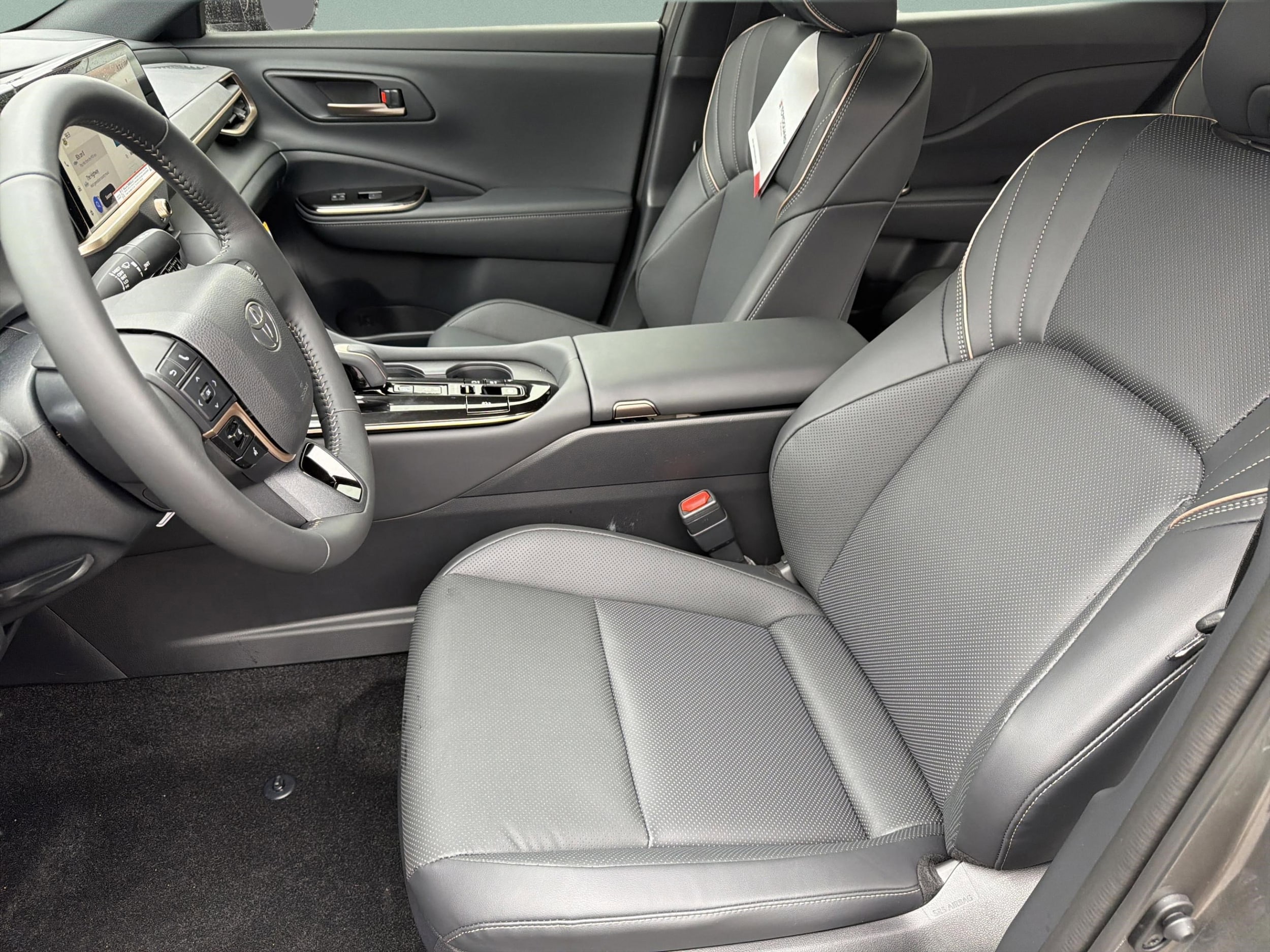 2026 Toyota Crown XLE - Photo 25