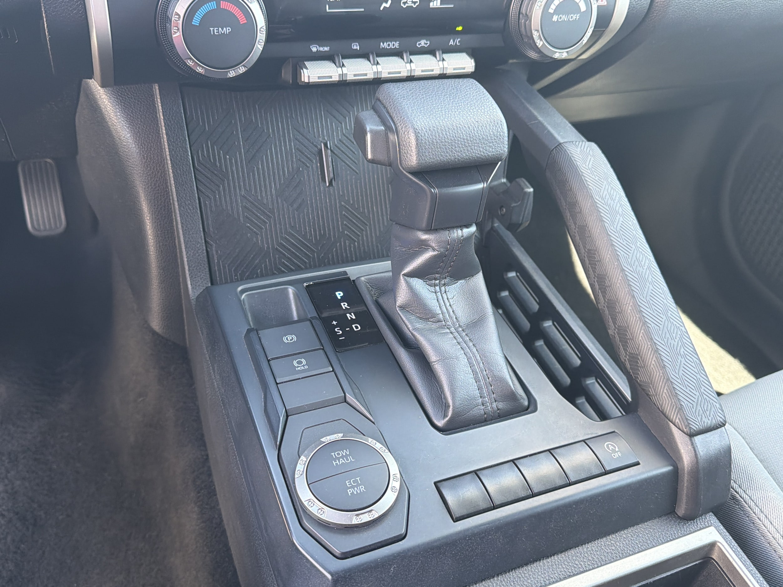 2024 Toyota Tacoma SR5 - Photo 8