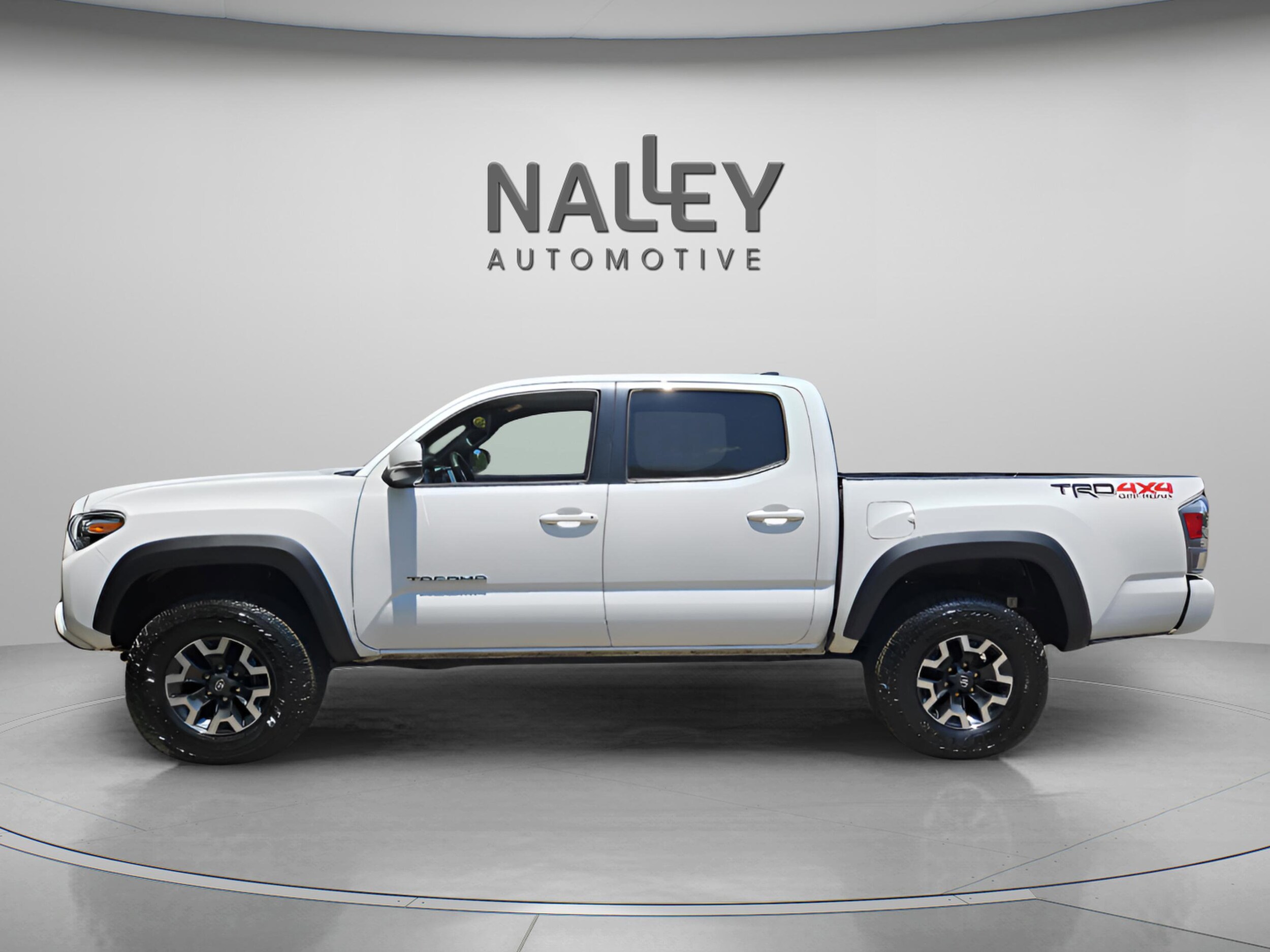 2023 Toyota Tacoma TRD Off-Road V6 photo 2