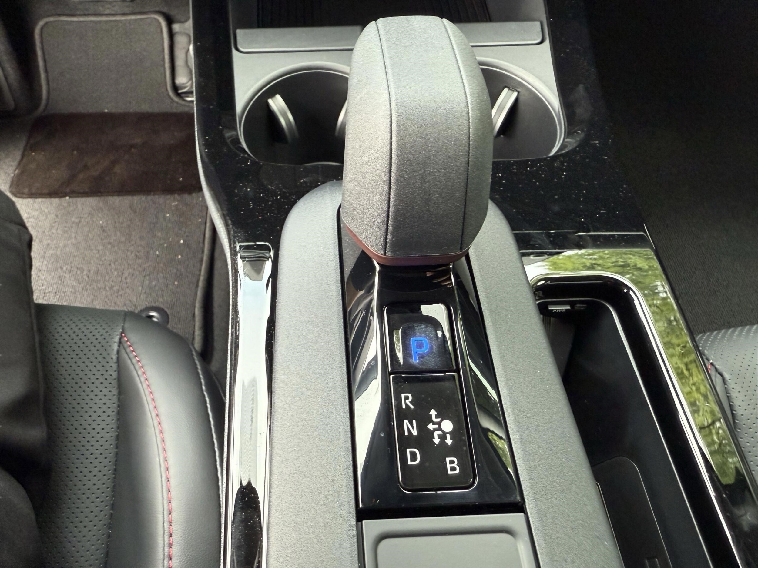 2025 Toyota Prius XSE - Photo 15