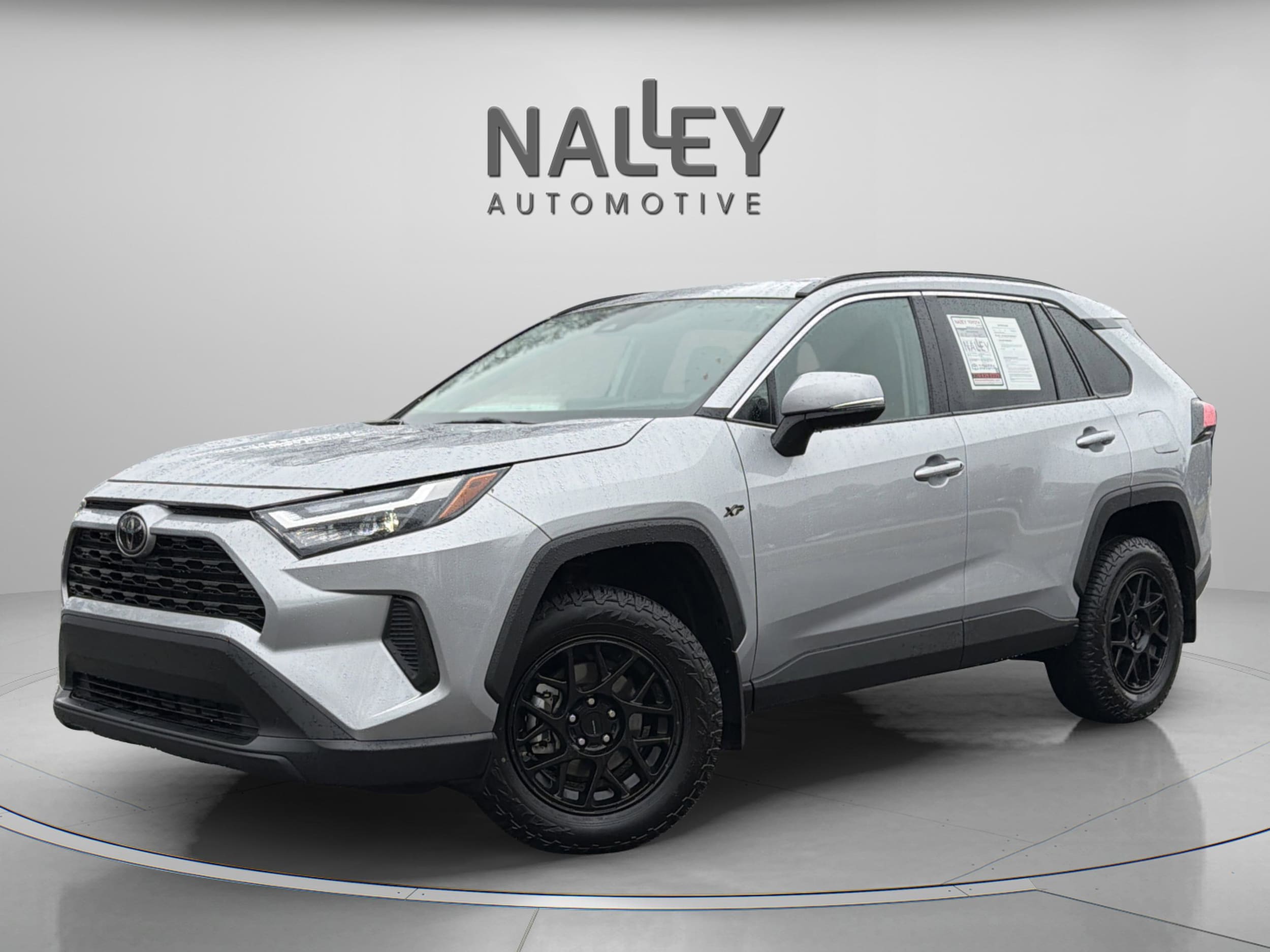 2024 Toyota RAV4 XLE's photo