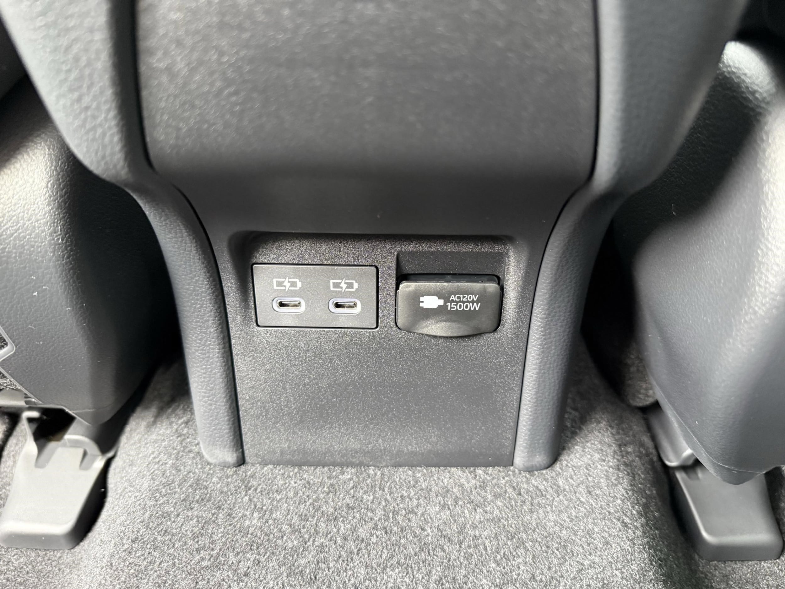 2025 Toyota Prius XSE - Photo 8