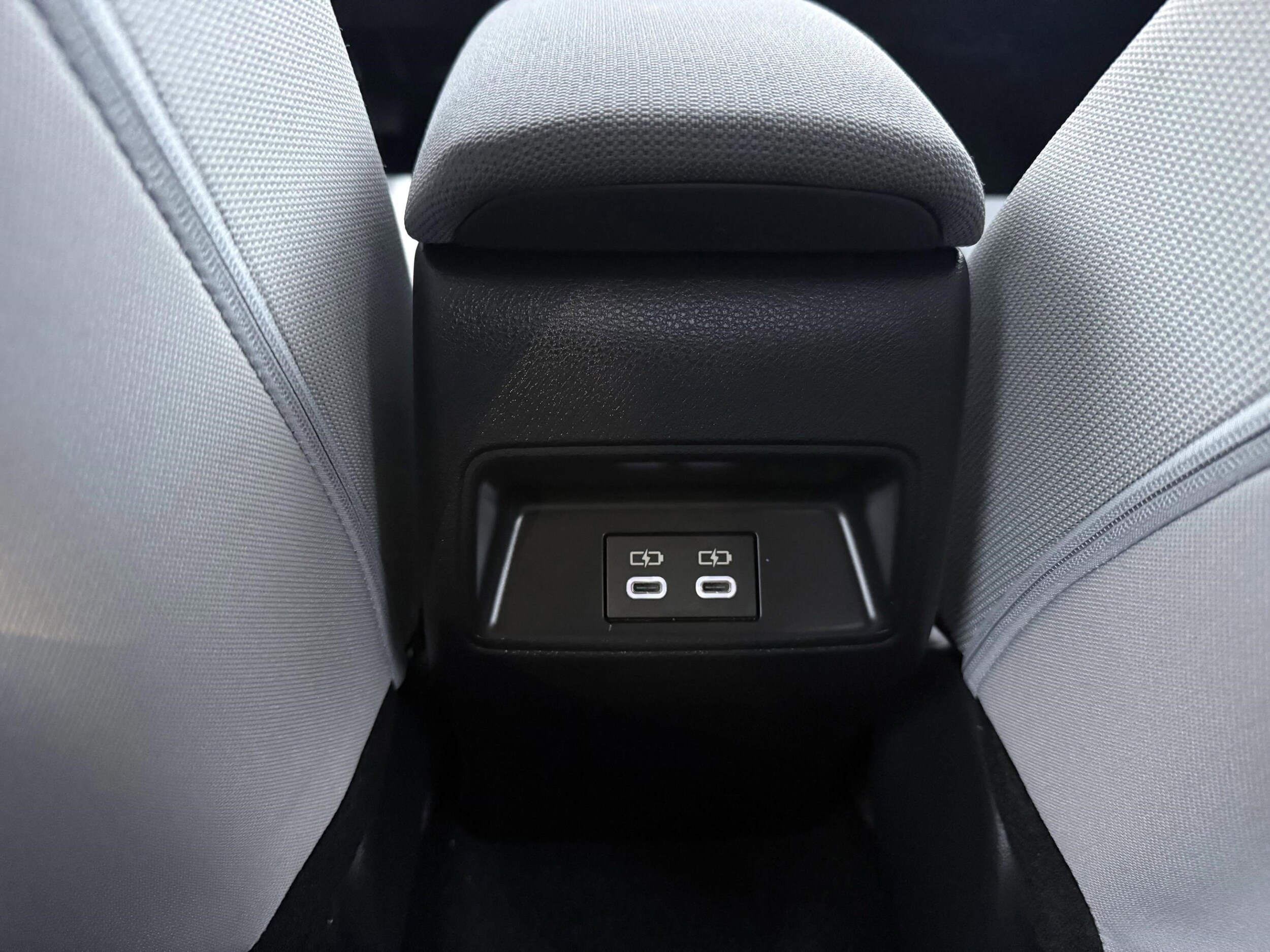 2024 Toyota Corolla LE photo 2