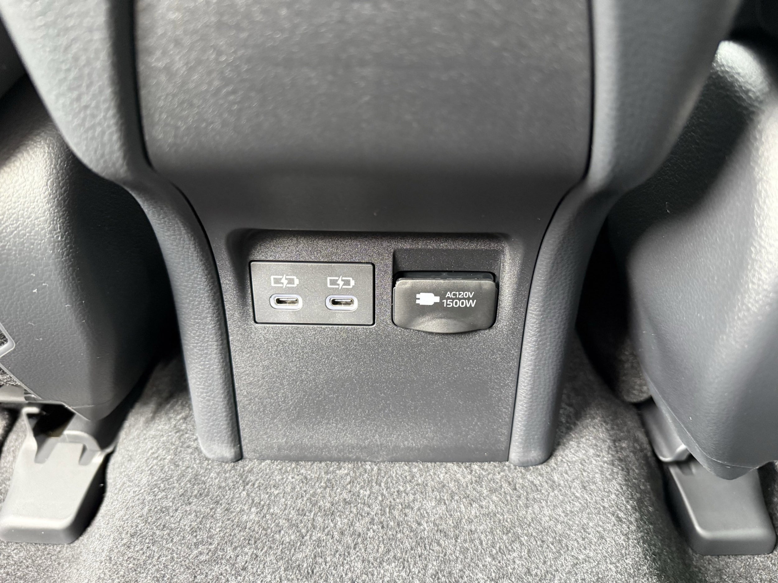 2025 Toyota Prius XSE - Photo 8