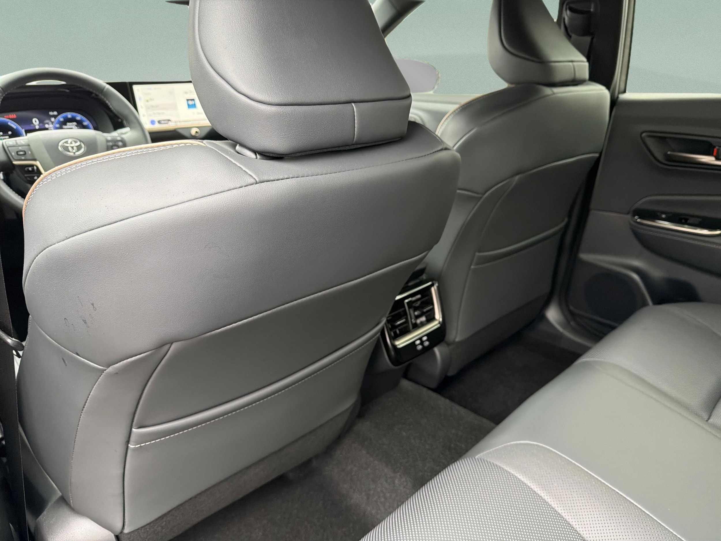 2026 Toyota Crown XLE - Photo 27