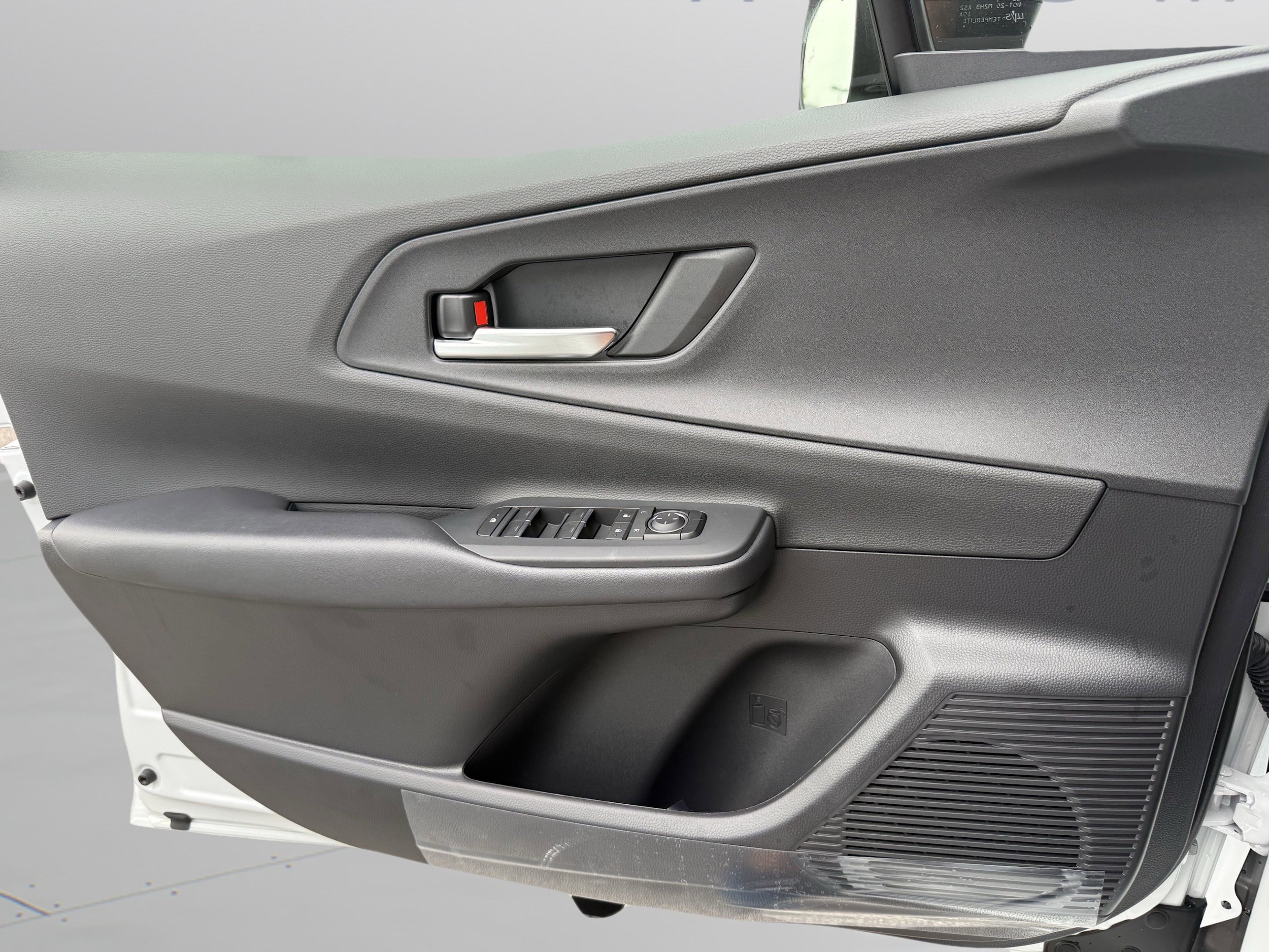 2025 Toyota Prius XSE - Photo 25