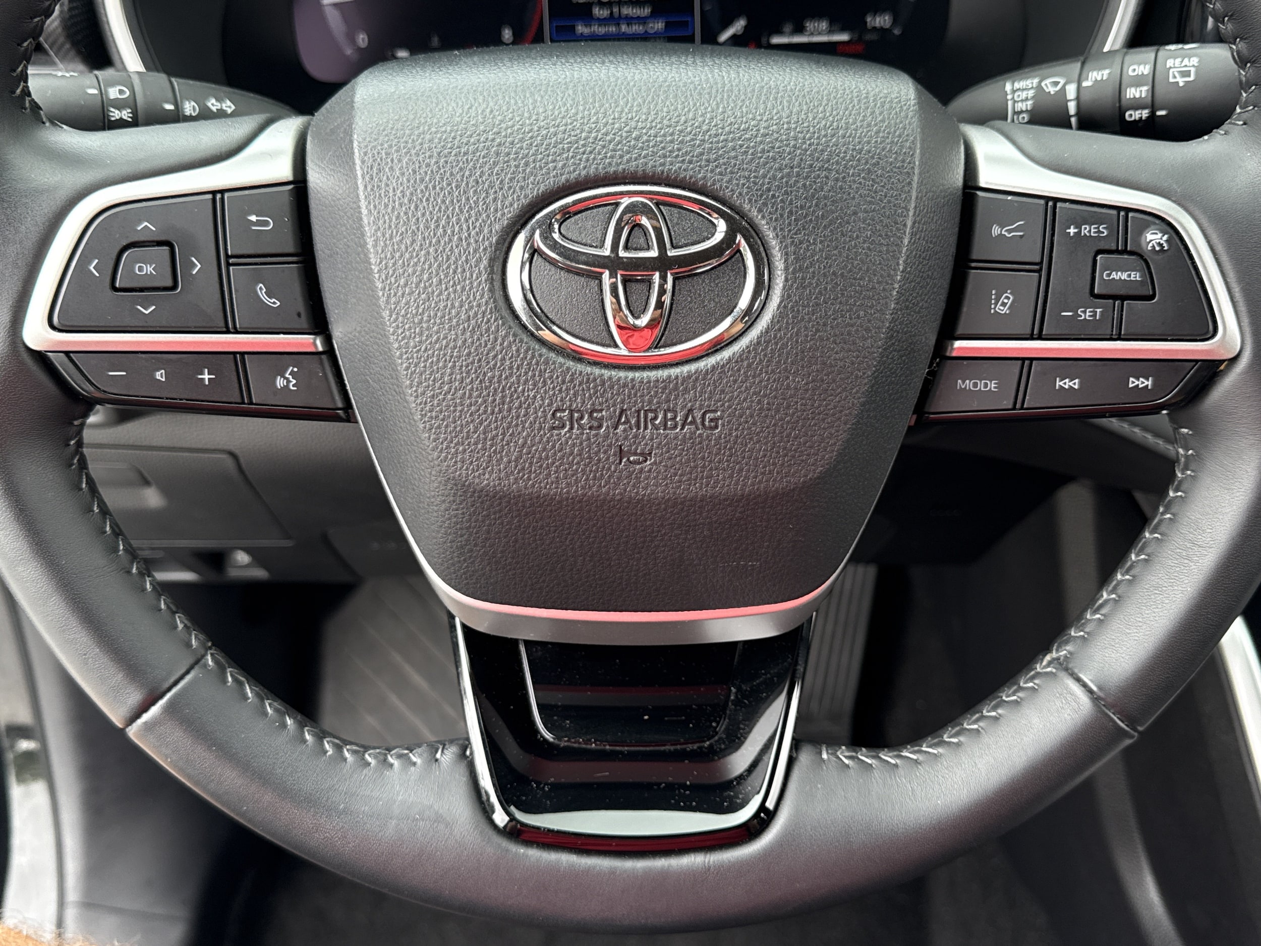 2025 Toyota Highlander XSE - Photo 13