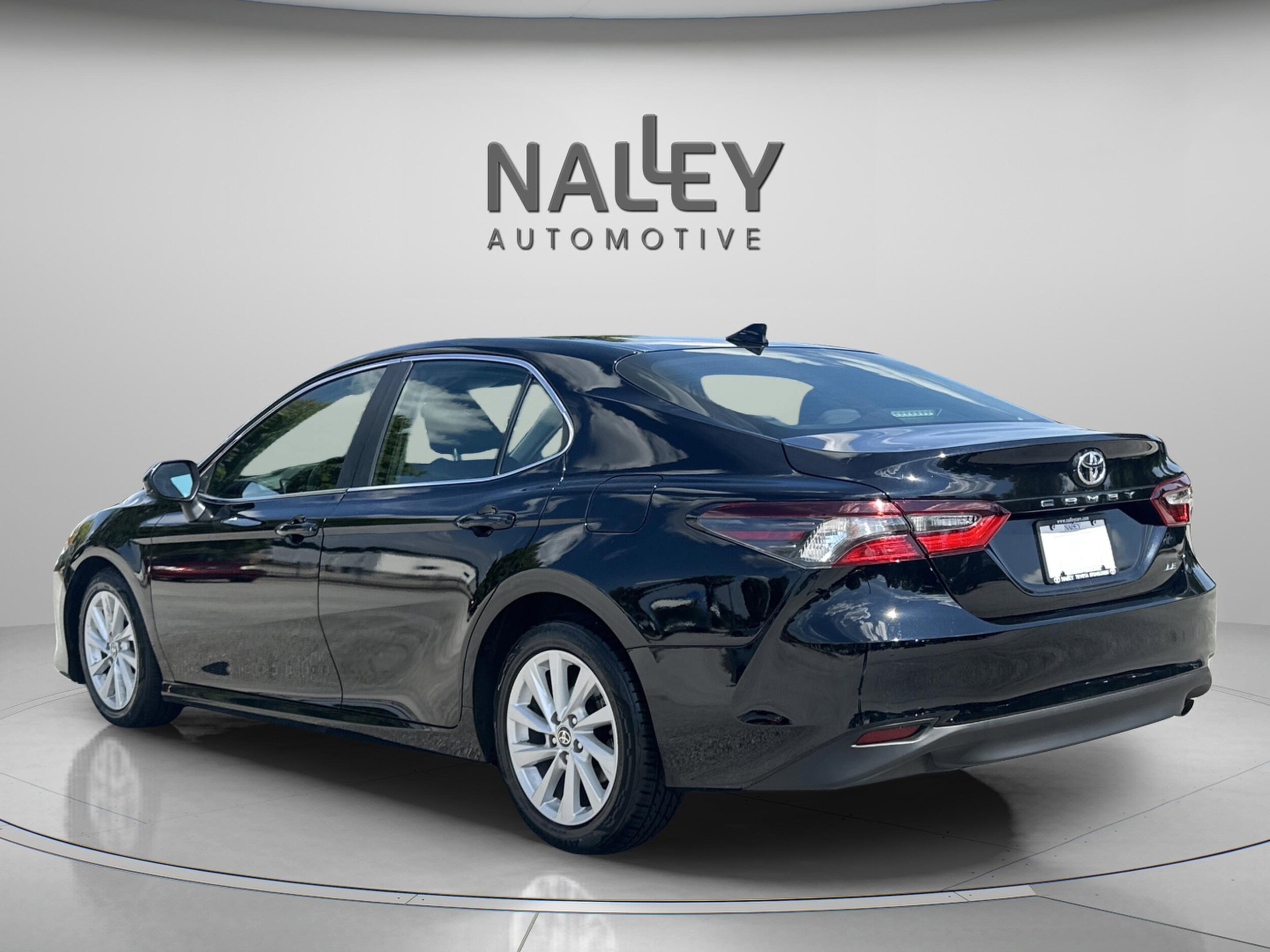 2022 Toyota Camry LE photo 2