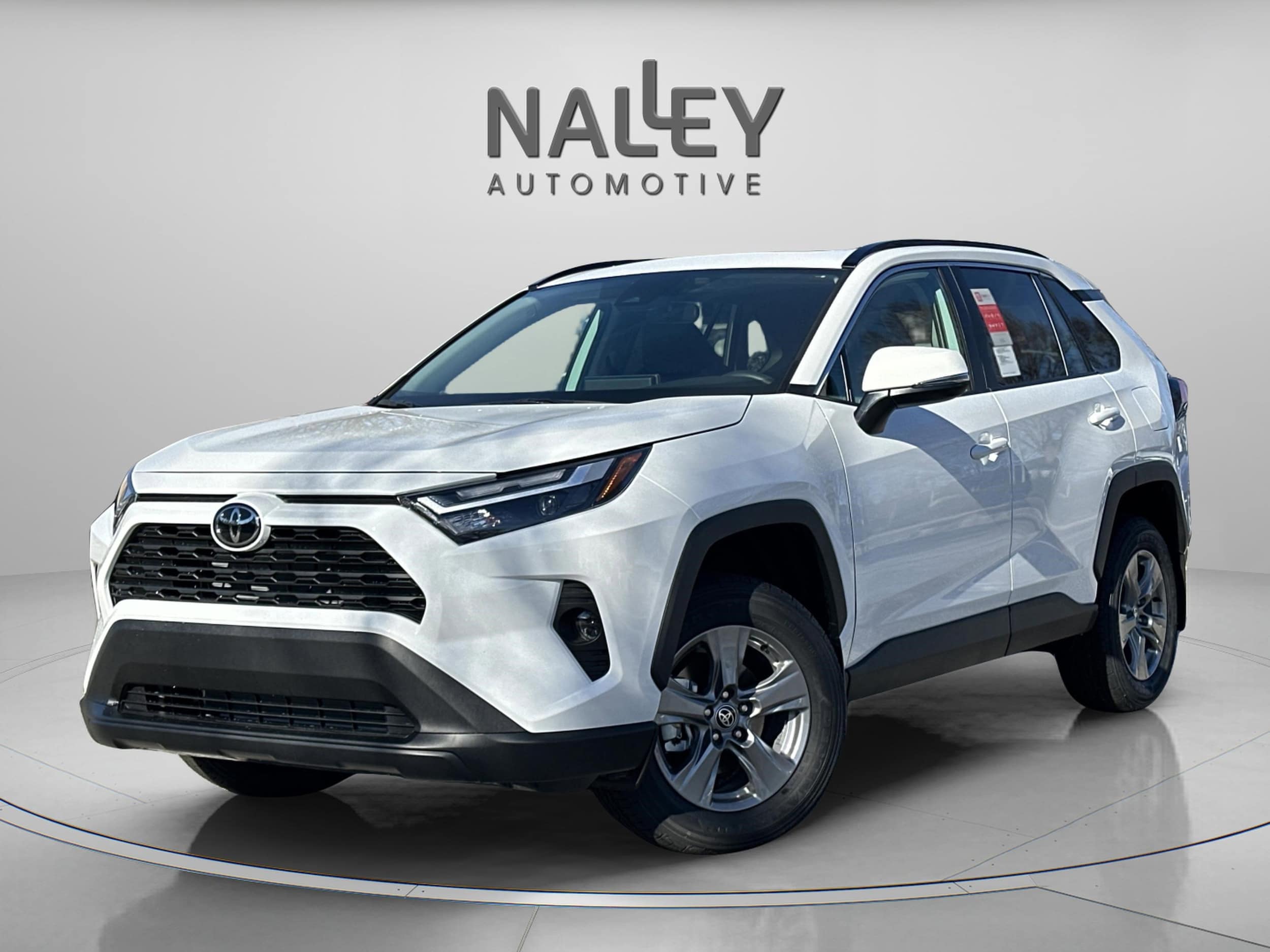 2025 Toyota RAV4 XLE's photo
