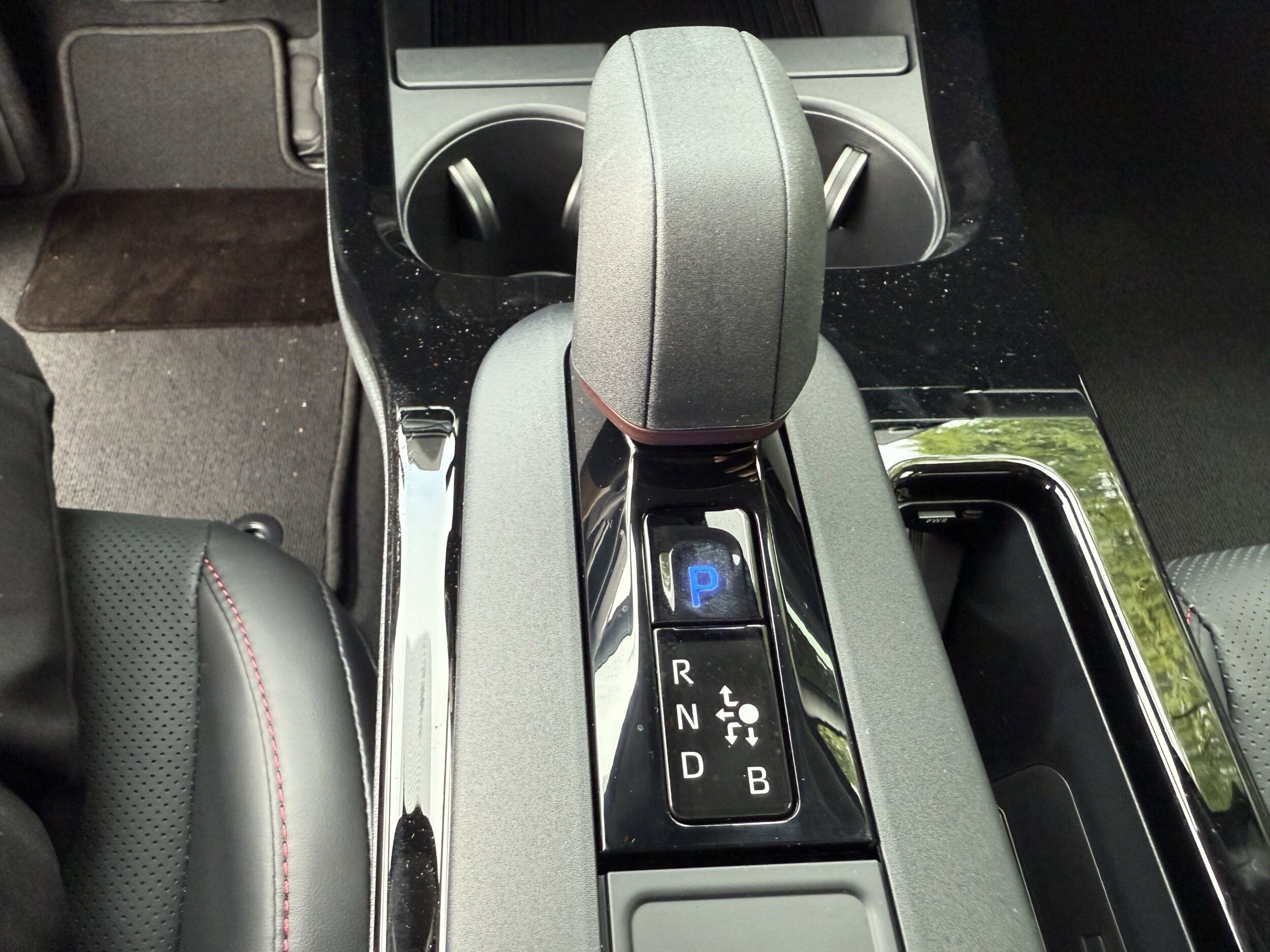 2025 Toyota Prius XSE - Photo 15
