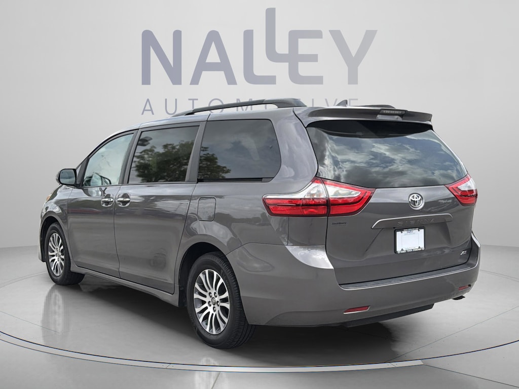 Used 2018 Toyota Sienna XLE Auto Access Seat Van Passenger Van