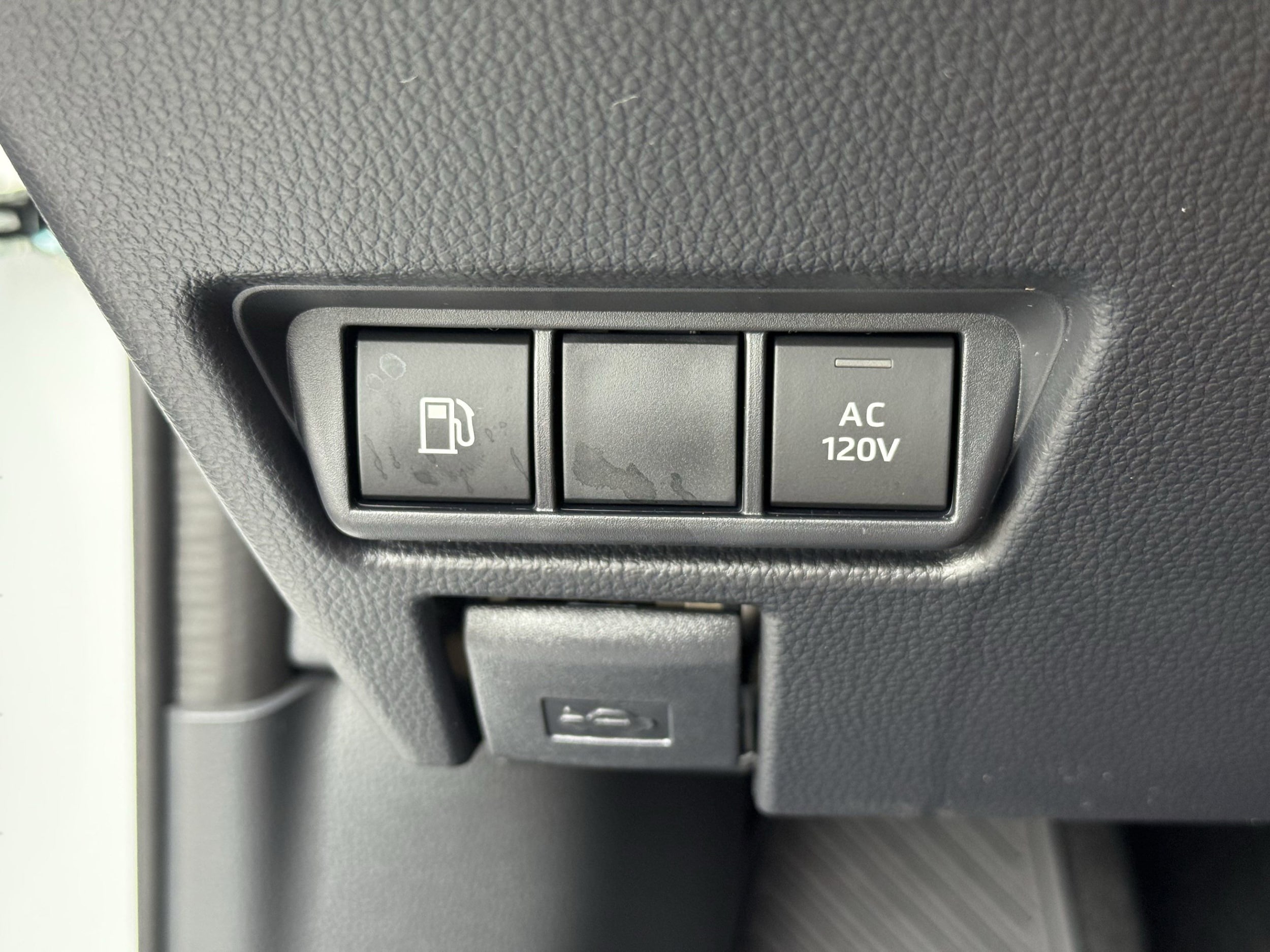 2025 Toyota Prius XSE - Photo 20