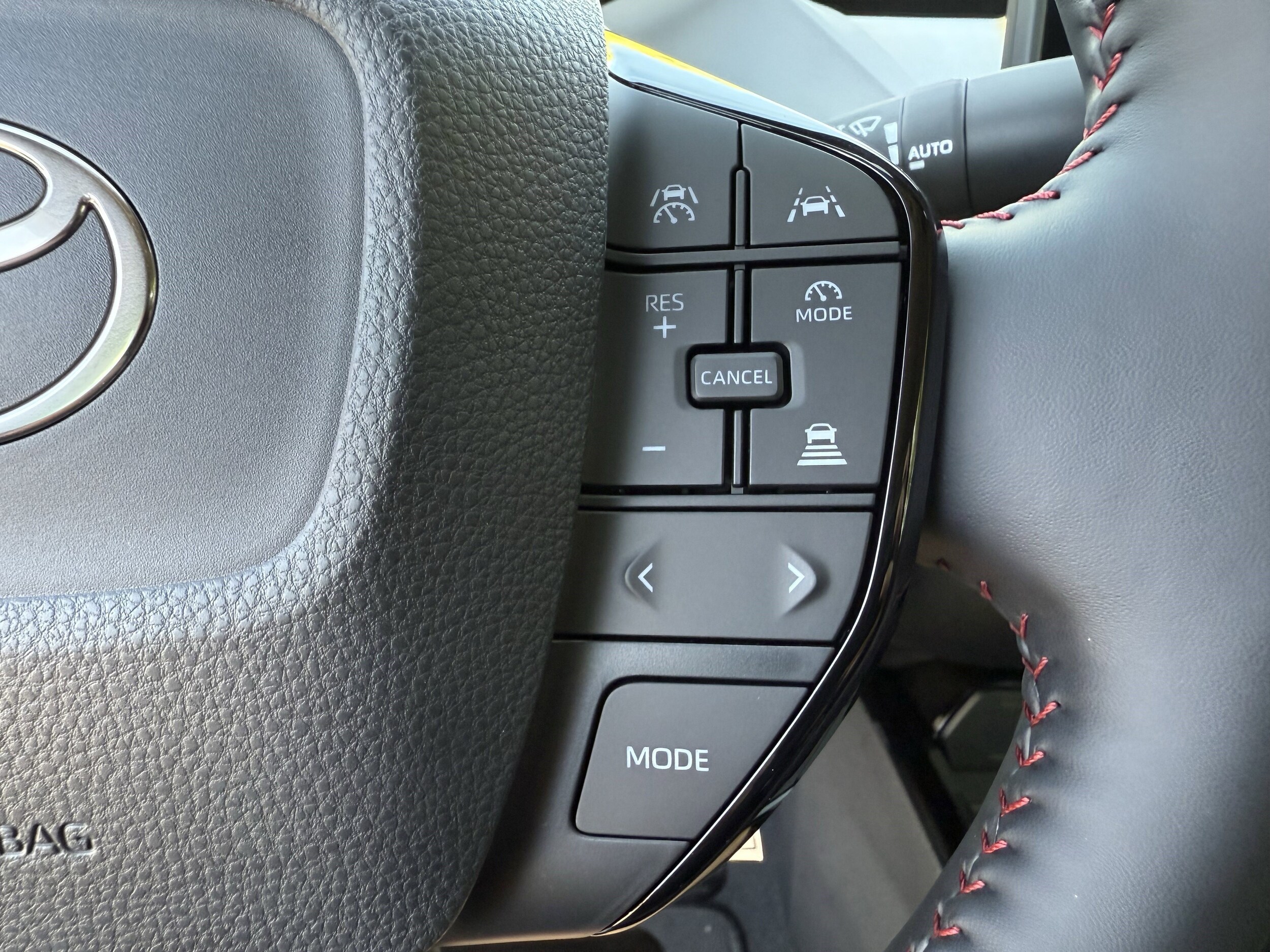 2026 Toyota Prius Plug-in Hybrid XSE - Photo 15