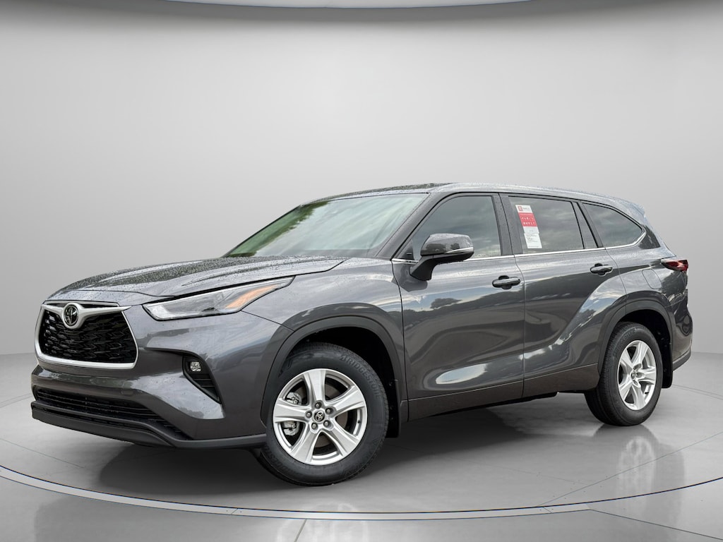 Used 2025 Toyota Highlander LE SUV