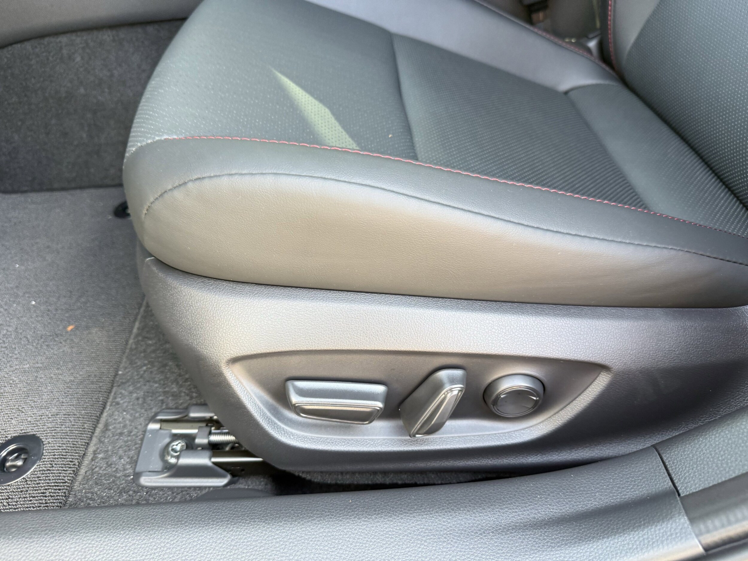 2026 Toyota Prius Plug-in Hybrid XSE - Photo 24