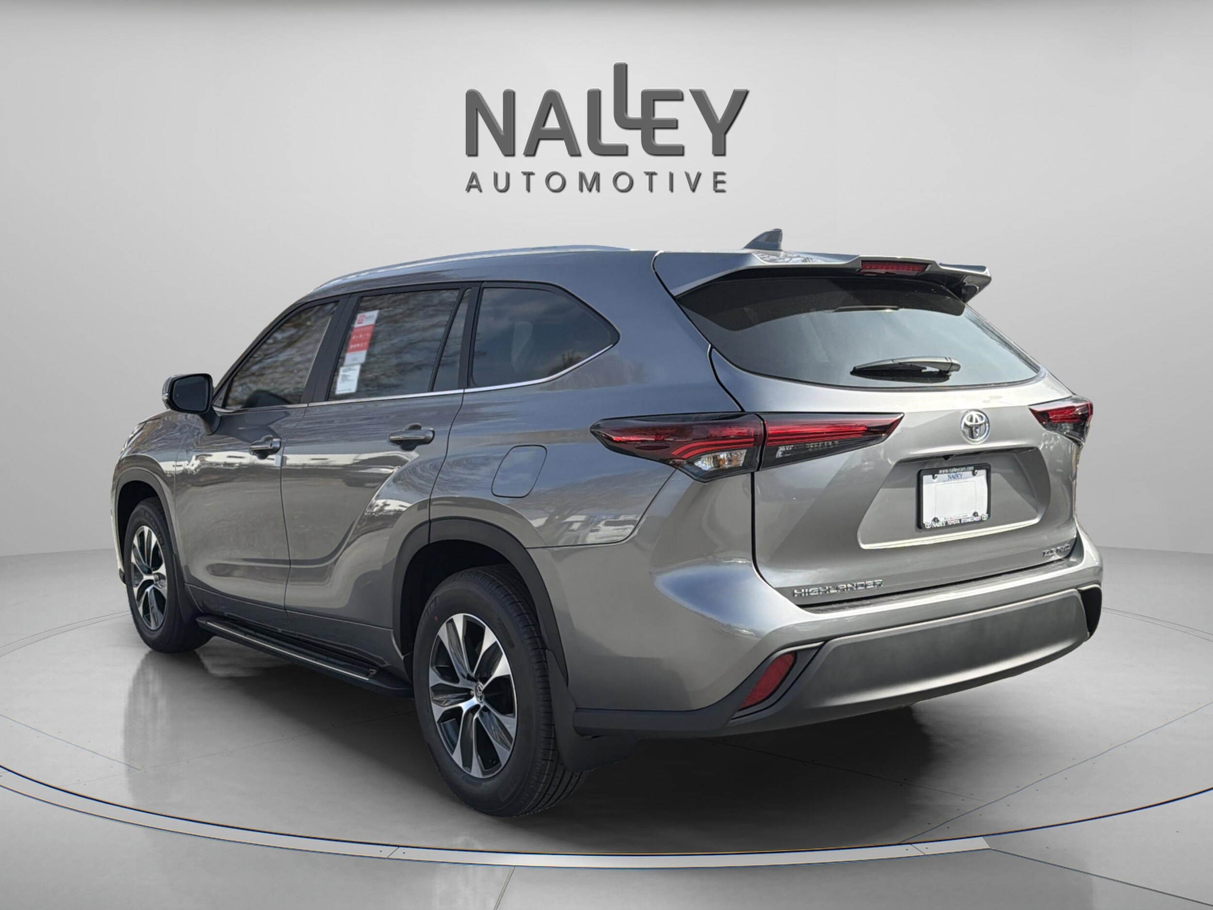 2026 Toyota Highlander XLE photo 2