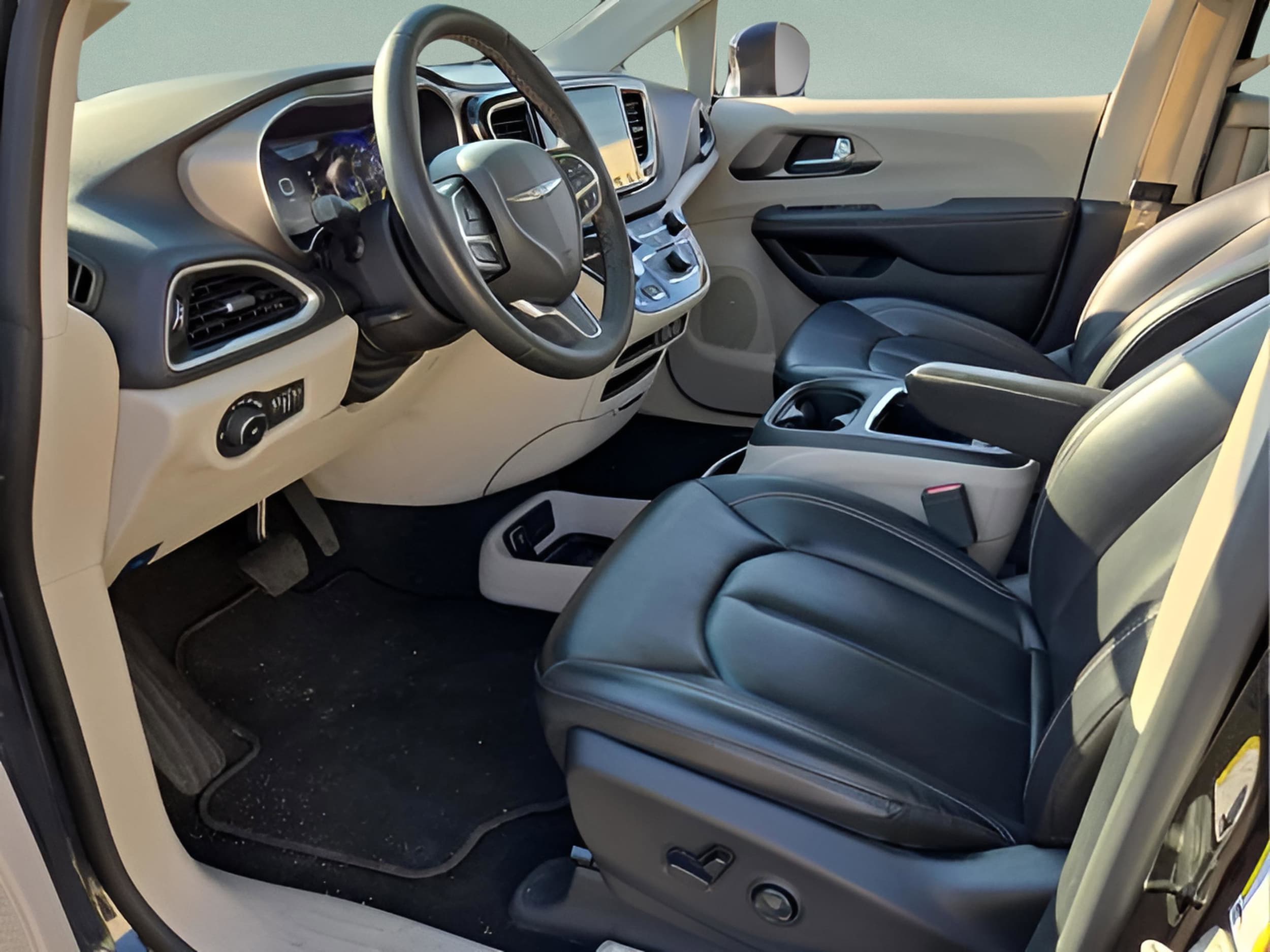 2023 Chrysler Pacifica Touring L - Photo 12