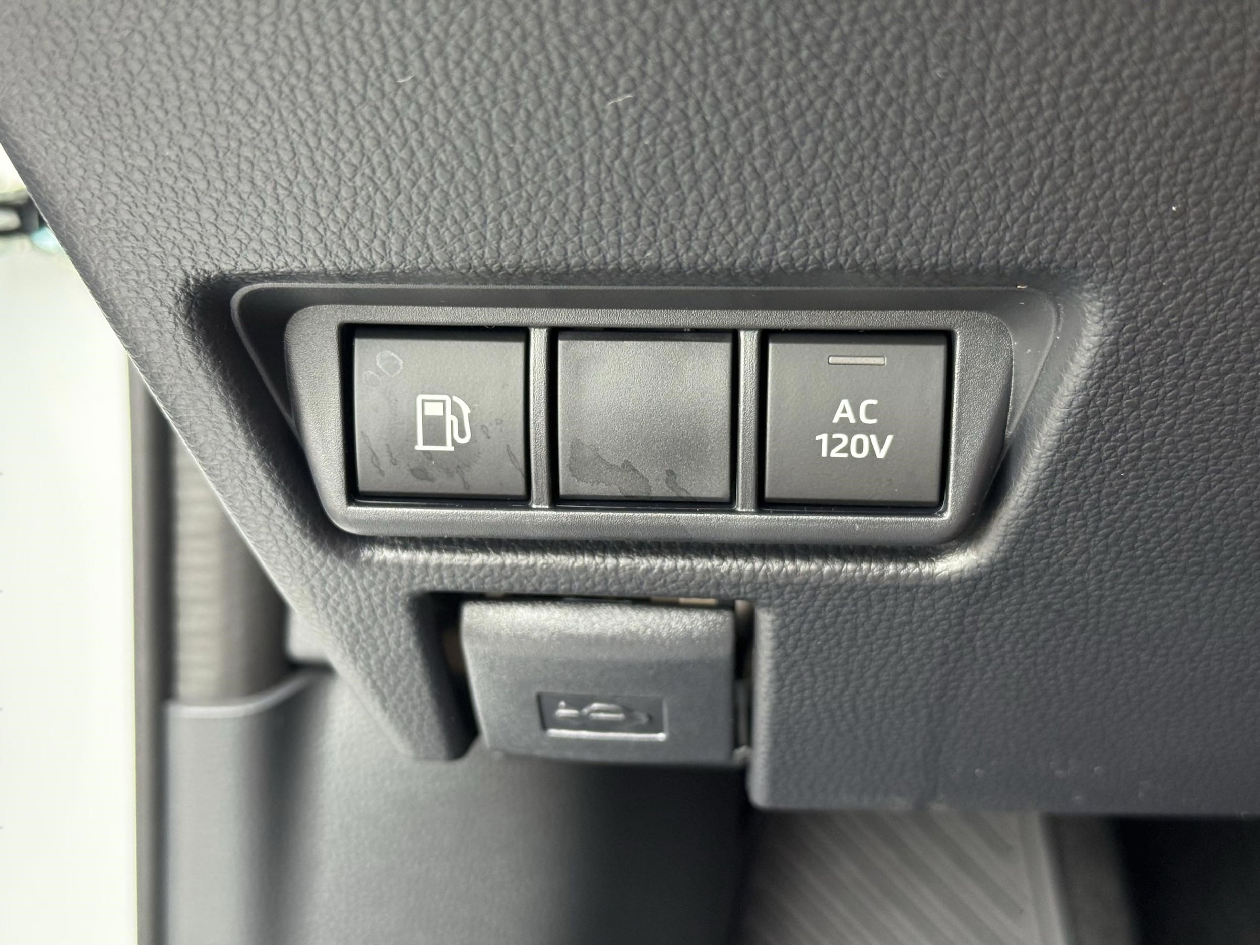 2025 Toyota Prius XSE - Photo 20