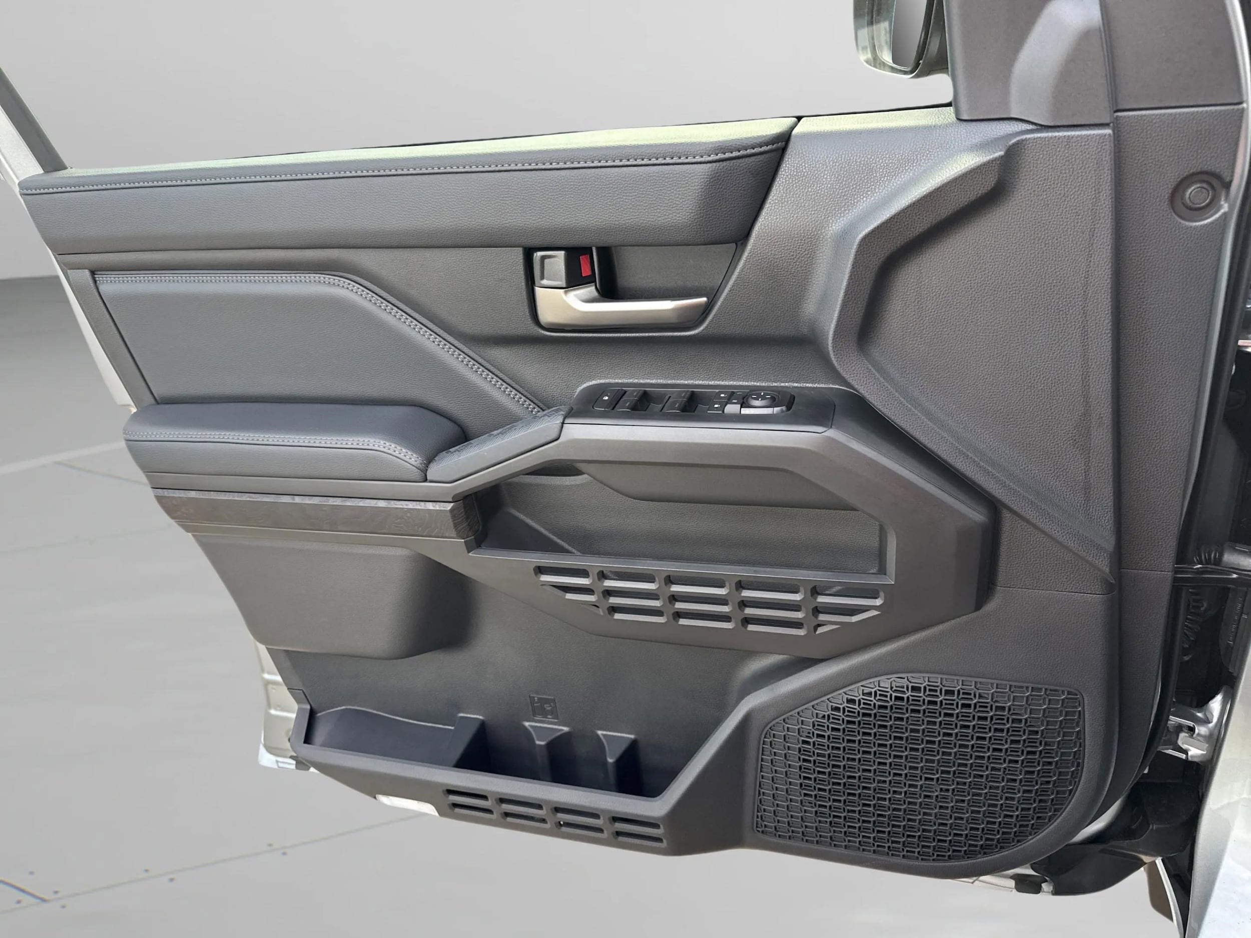 2025 Toyota Tacoma Limited - Photo 33