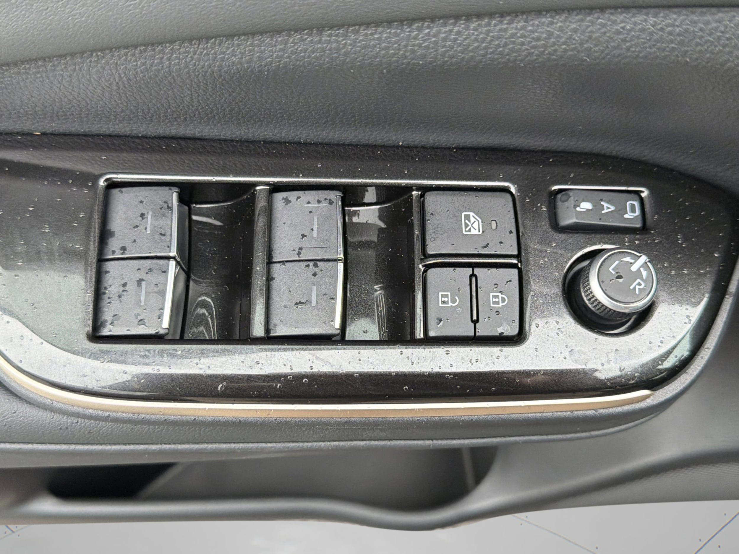 2026 Toyota Crown XLE - Photo 24